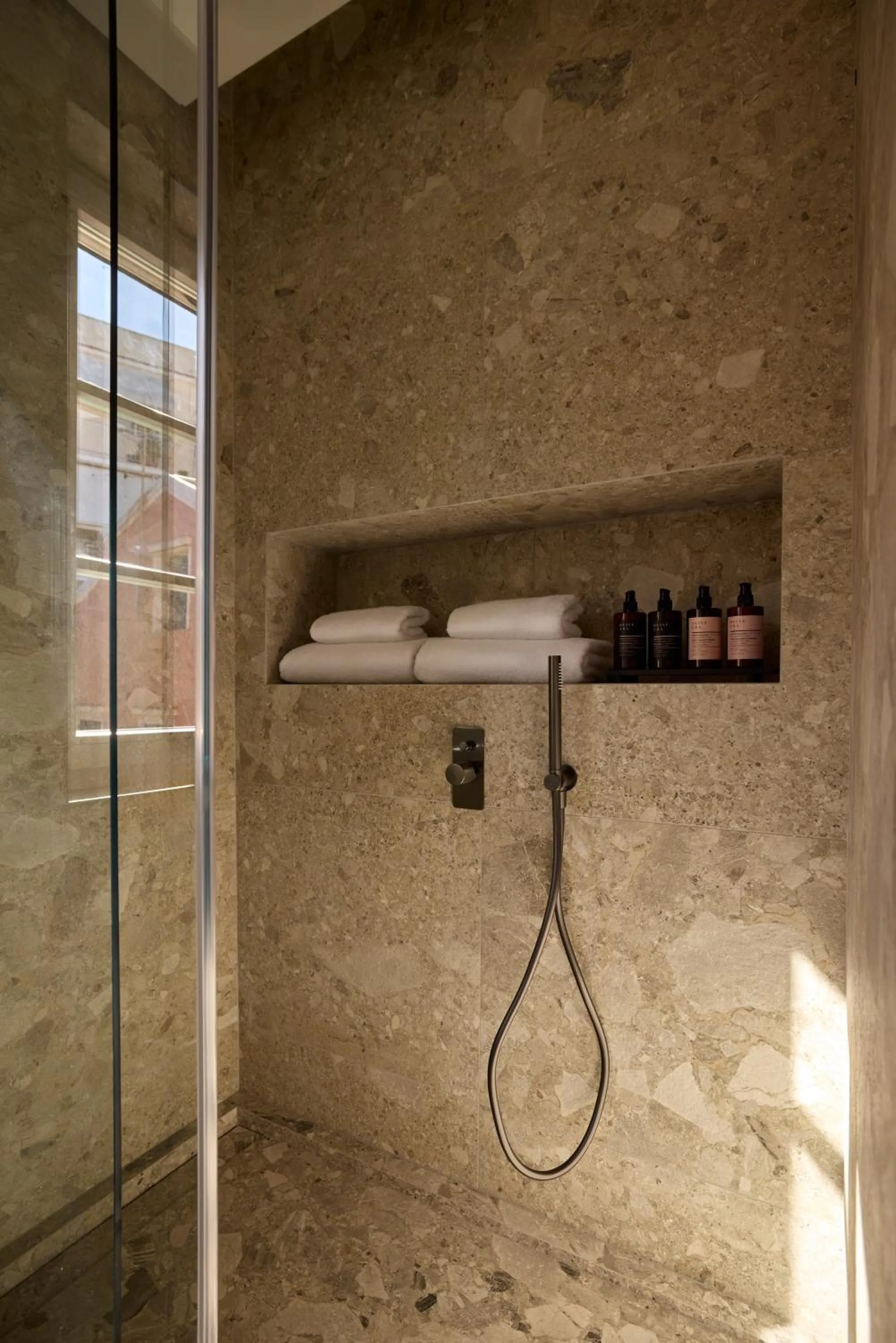 Shower in The Calliston