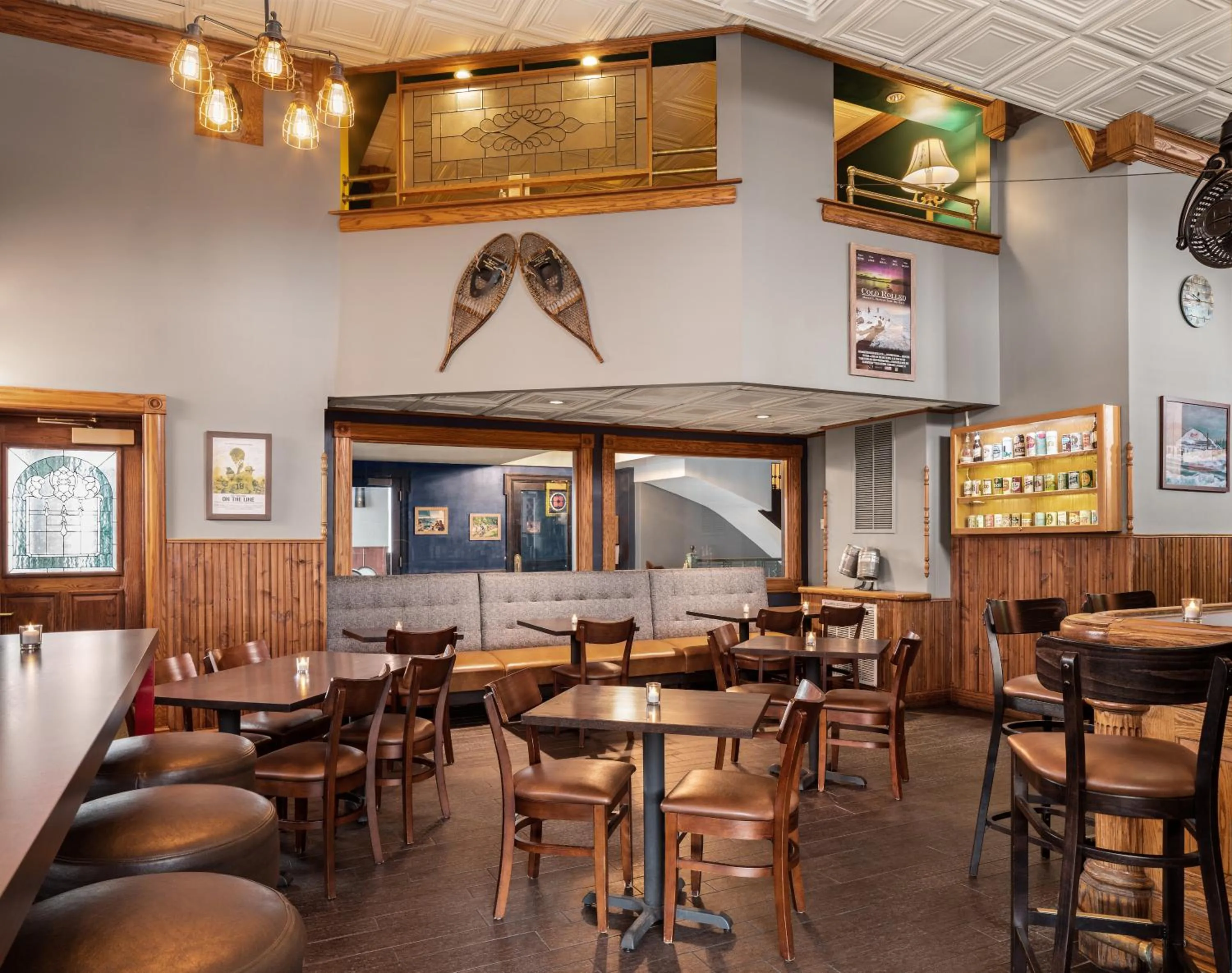 Restaurant/places to eat in Landmark Inn