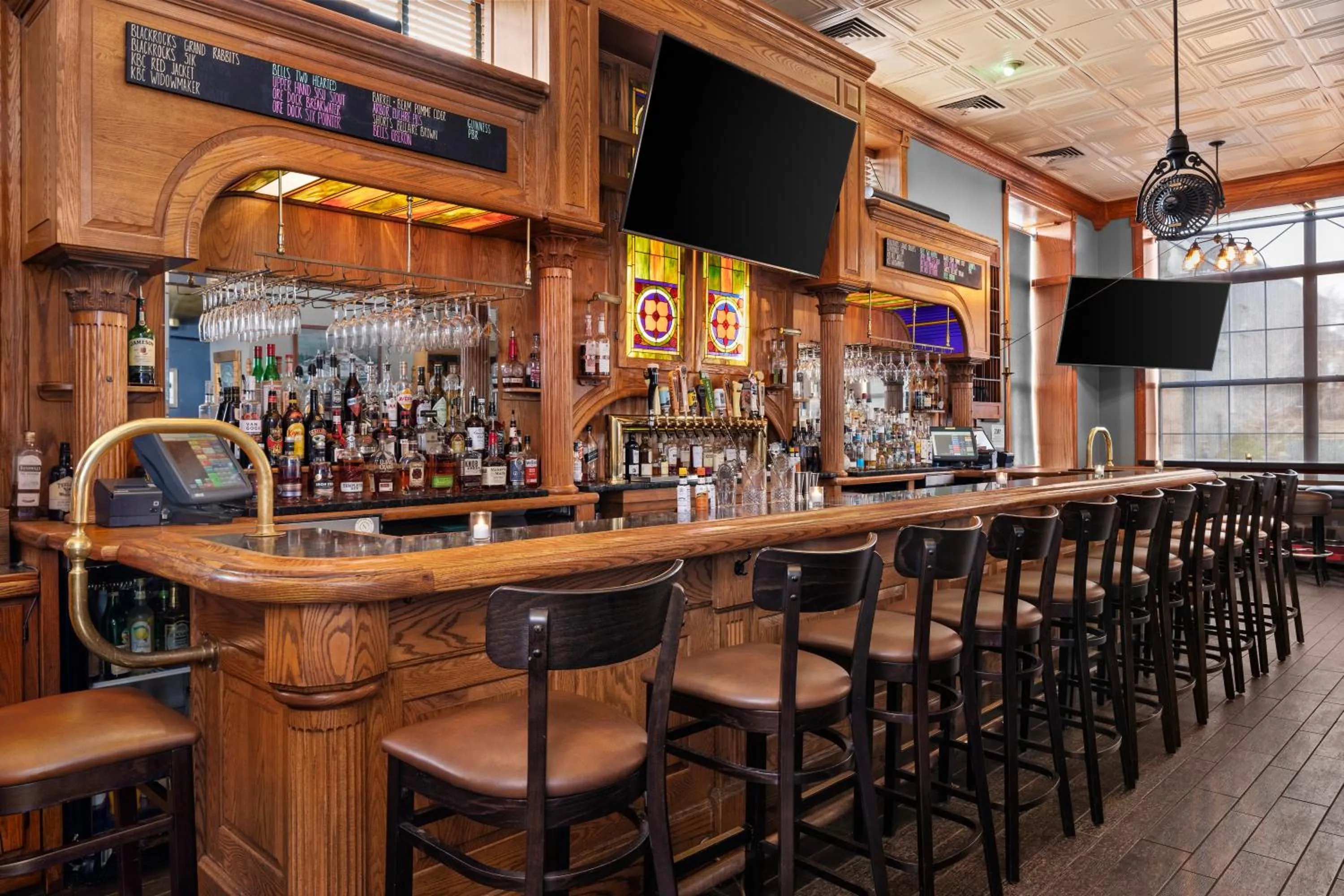 Lounge or bar in Landmark Inn