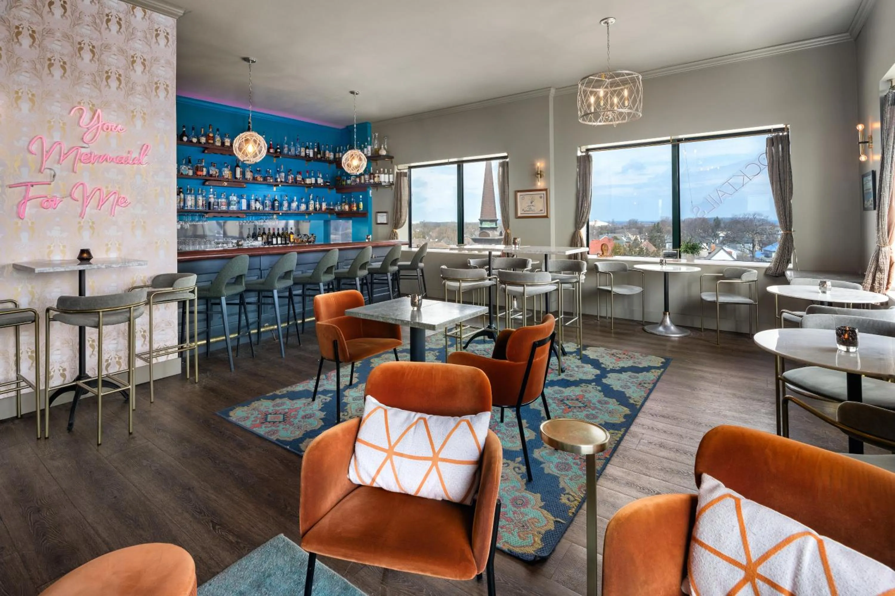 Restaurant/places to eat in Landmark Inn