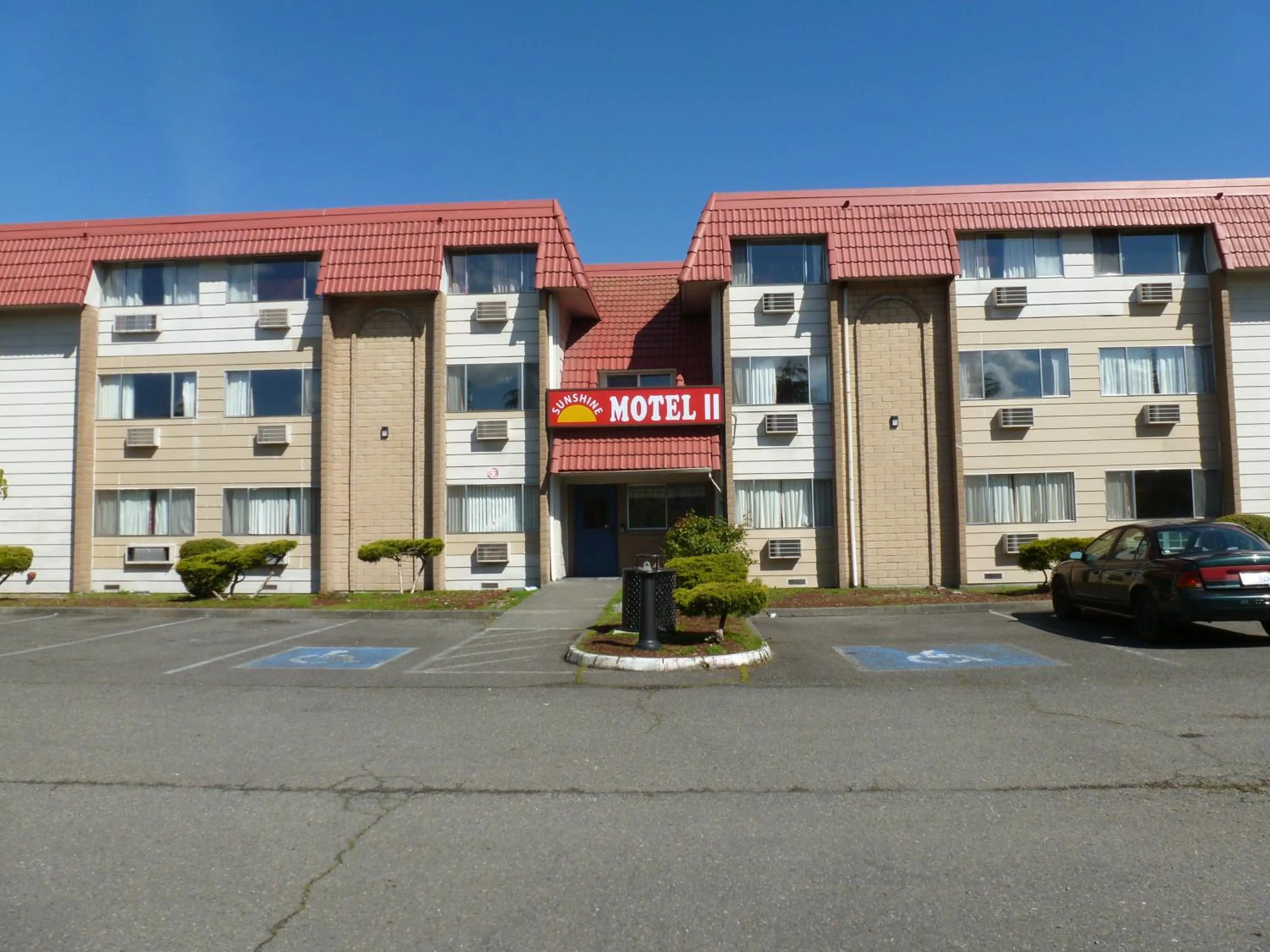Facade/entrance, Property Building in Sunshine Motel II