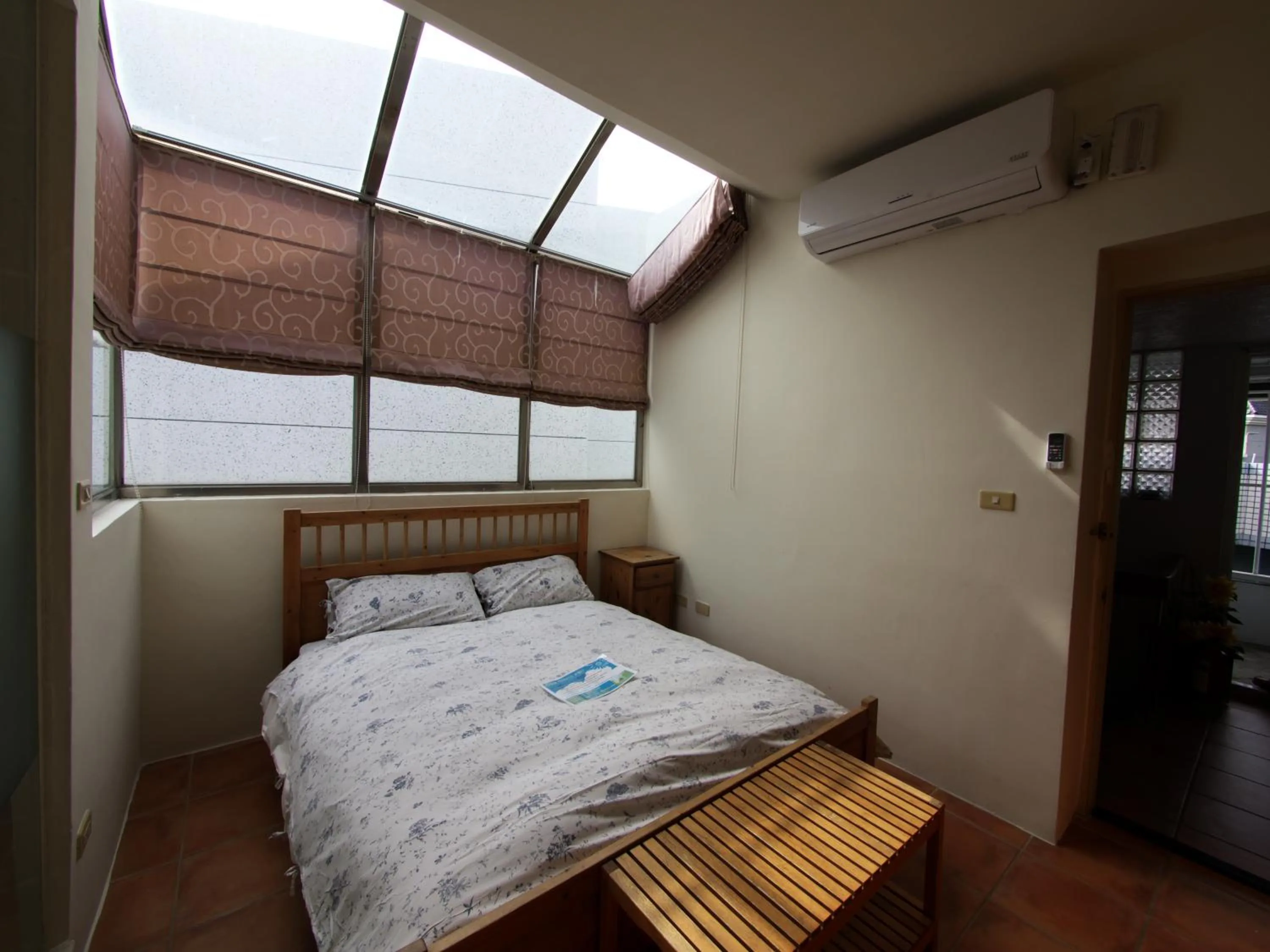 Photo of the whole room, Bed in Oia Cafe B&B