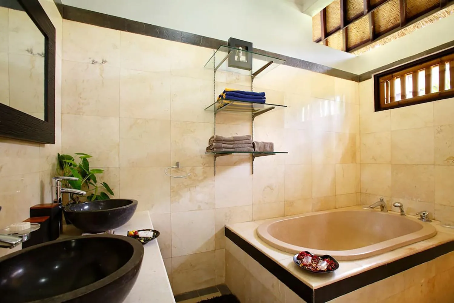 Bathroom in Villa L'Orange Bali