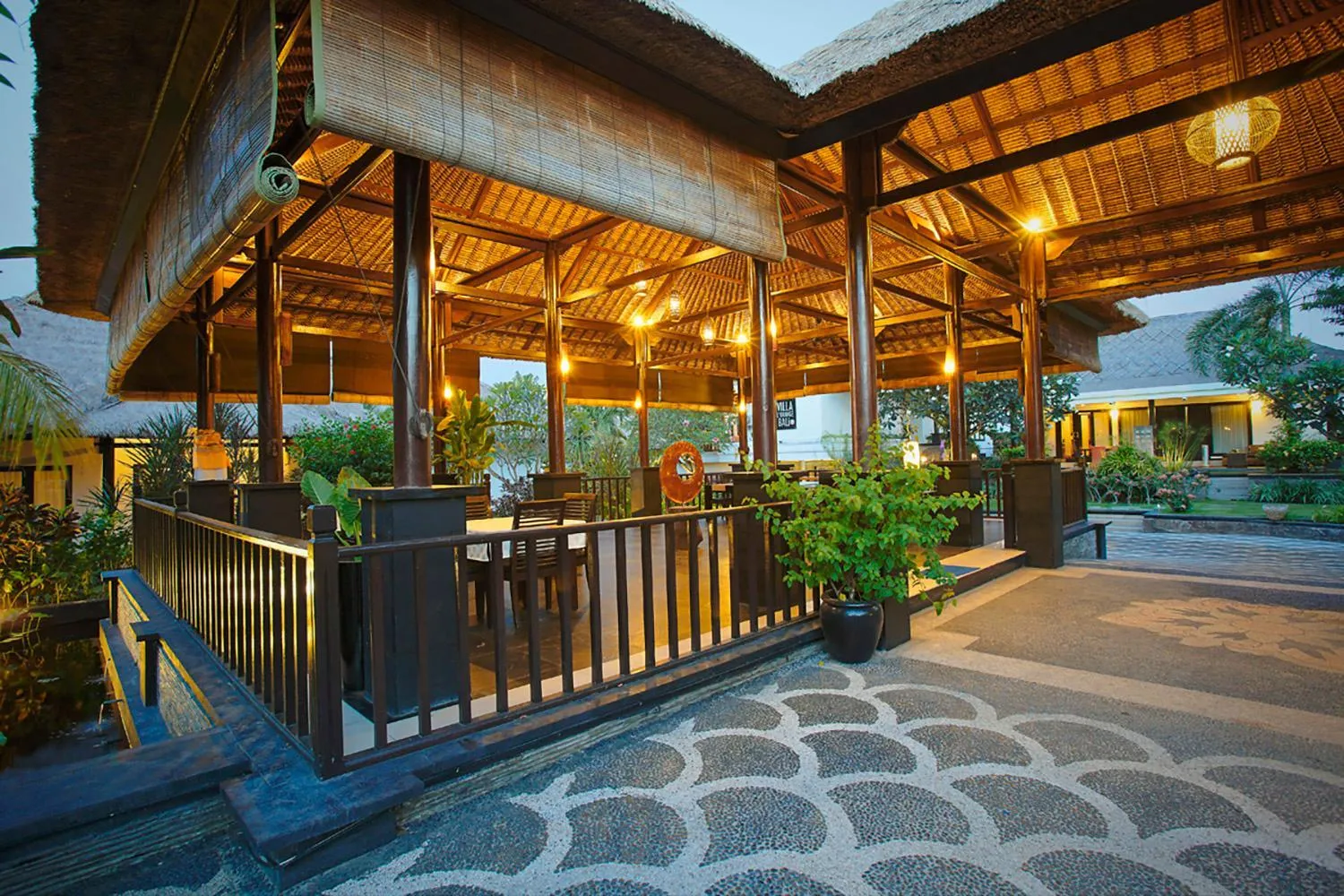 Restaurant/places to eat in Villa L'Orange Bali