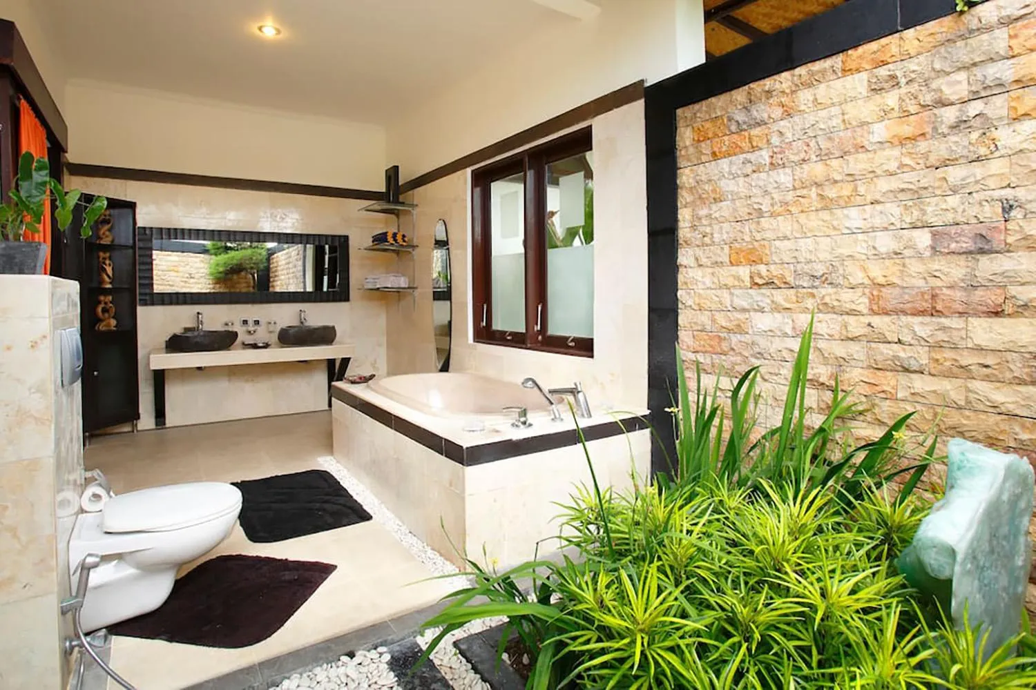 Bathroom in Villa L'Orange Bali