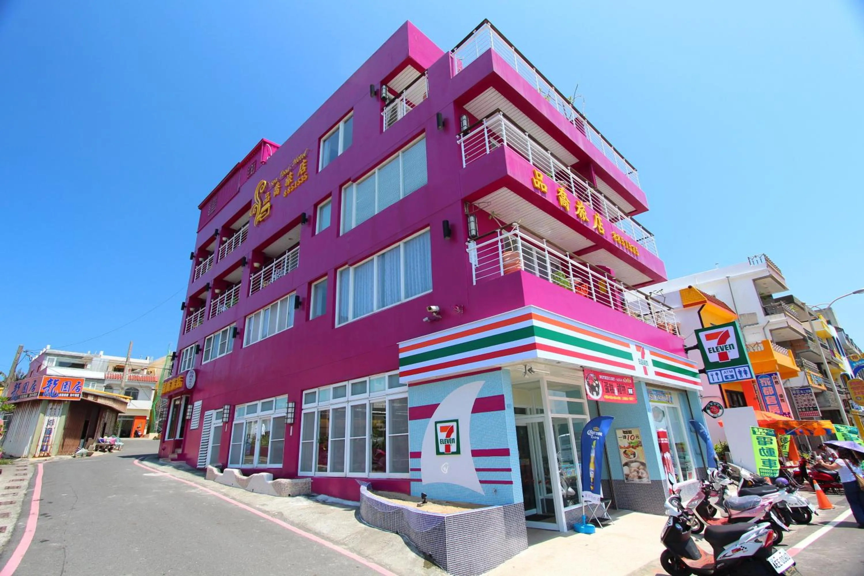 Facade/entrance in 墾丁品喬旅店