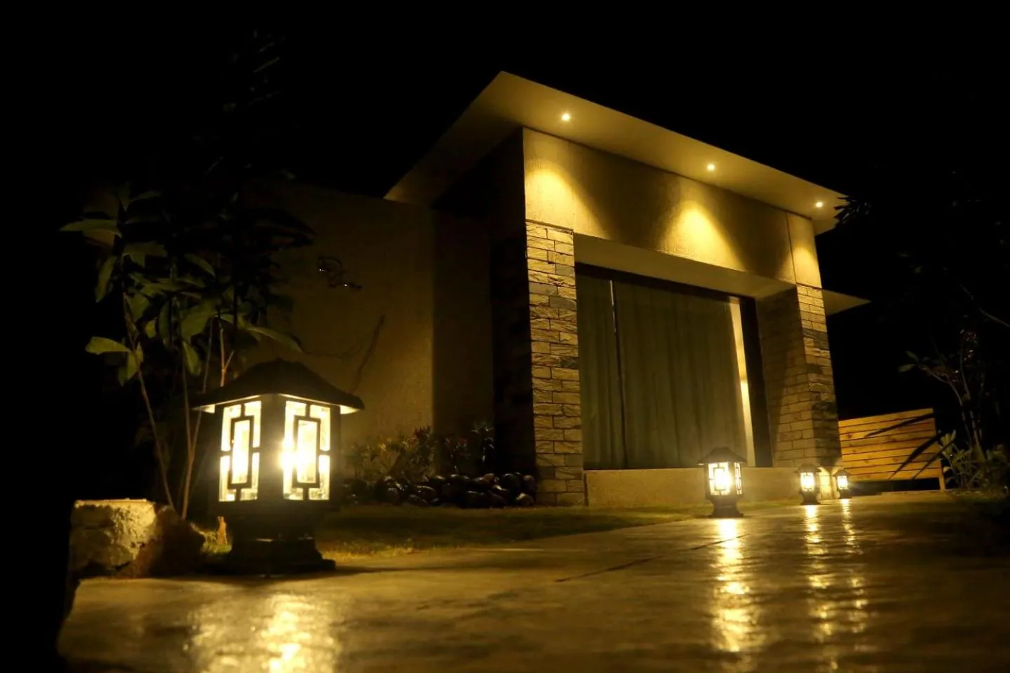 Night in Amour Resort & Spa Pawana