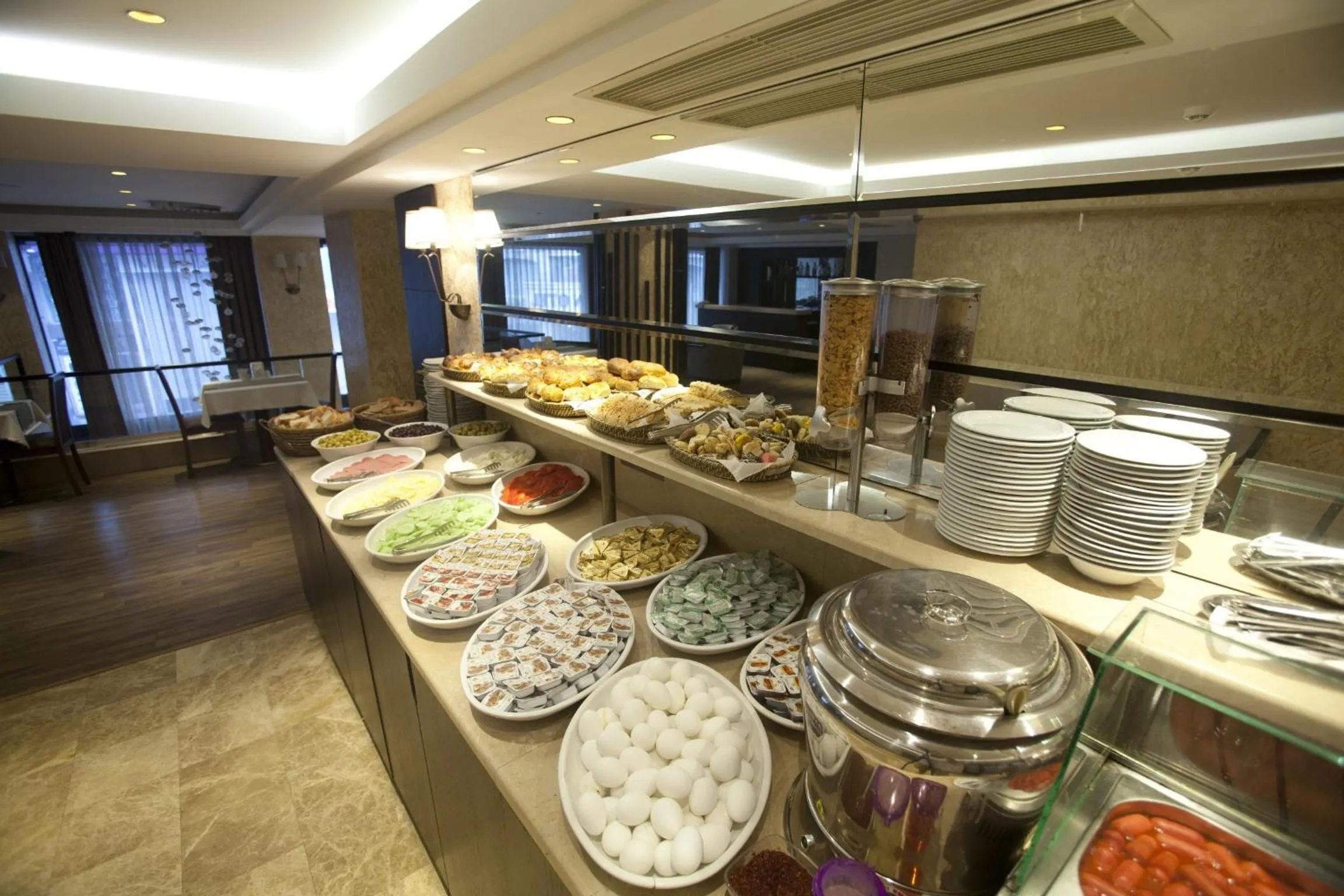 Food and drinks in Grand Laleli Hotel