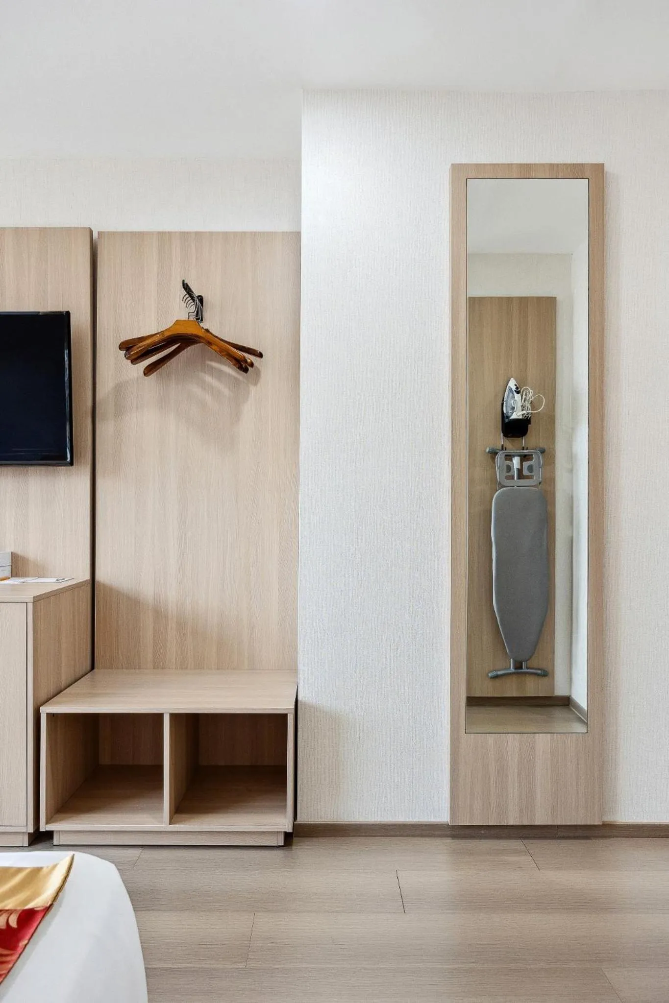 wardrobe in Ramada by Wyndham Flushing Queens