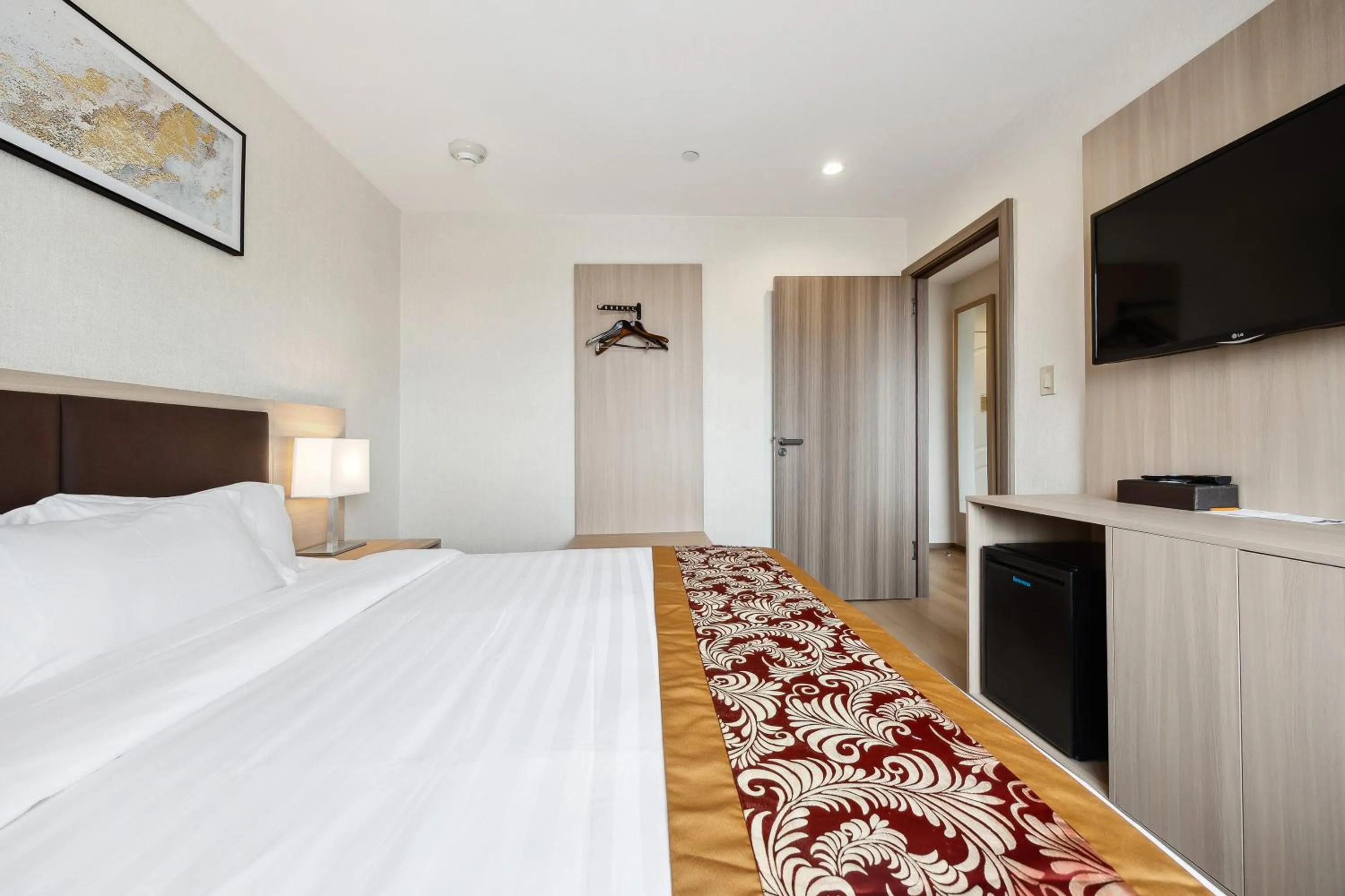 Bed in Ramada by Wyndham Flushing Queens