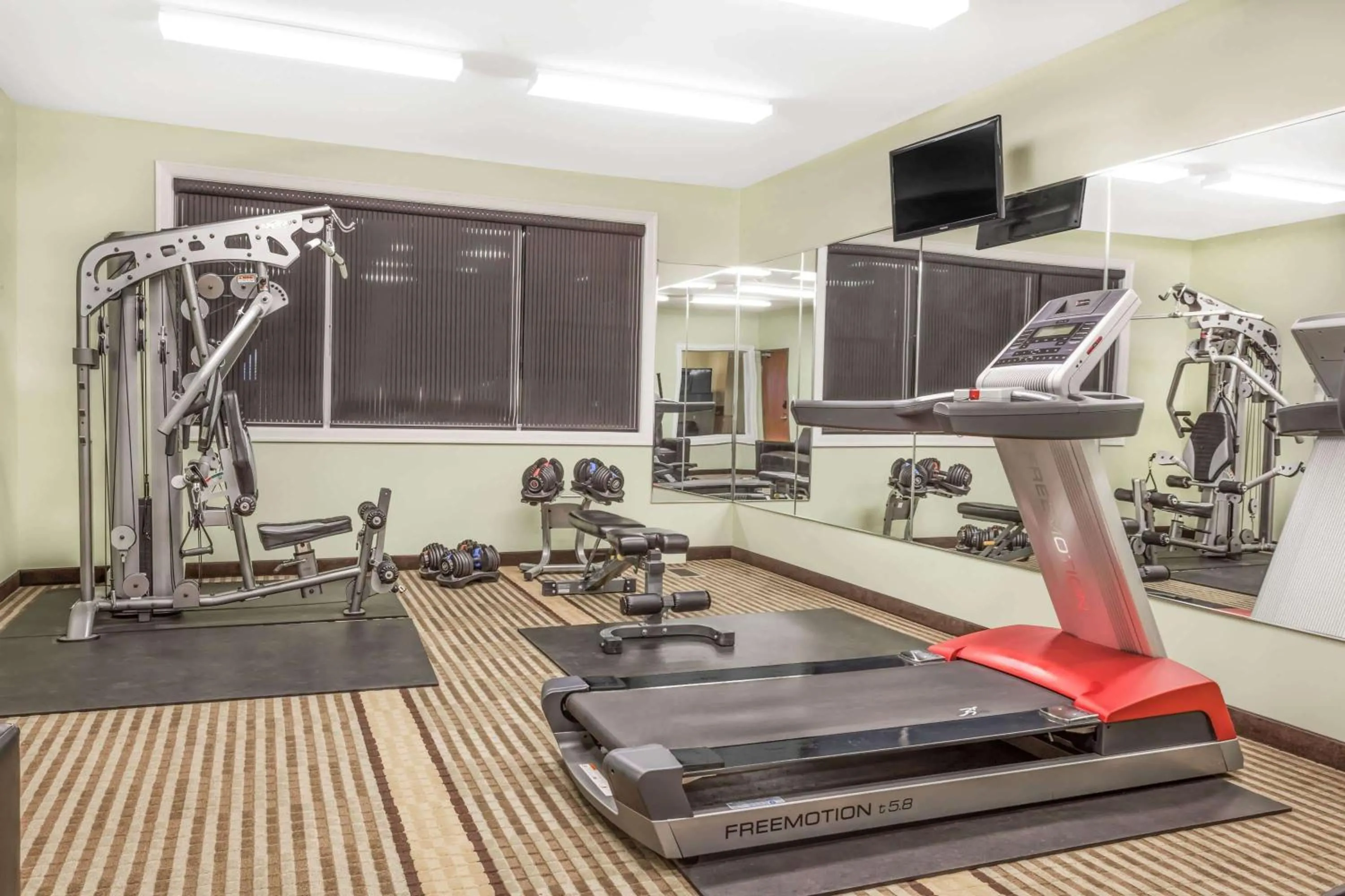 Fitness centre/facilities in Ramada by Wyndham Carlyle