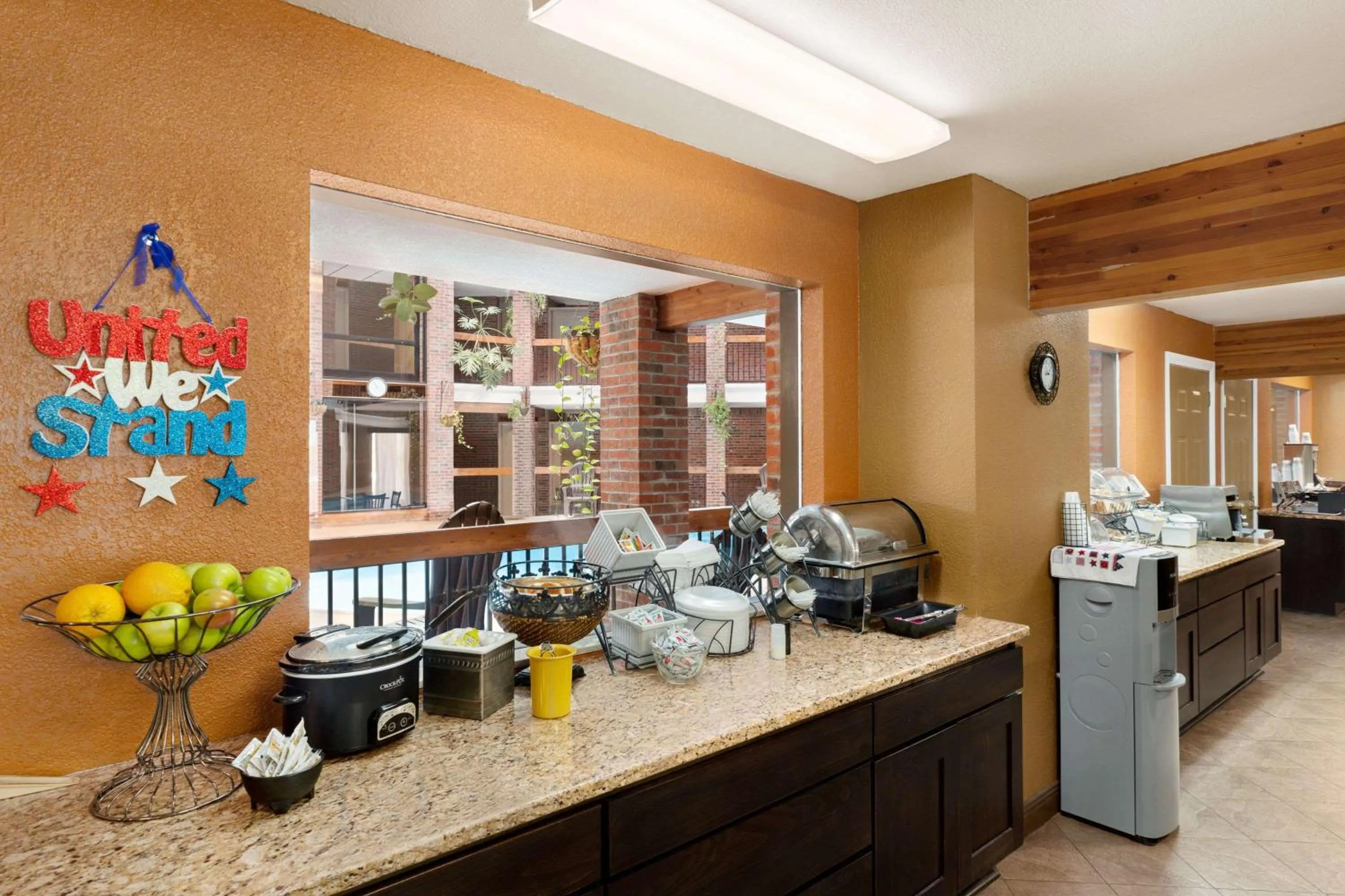 Restaurant/places to eat in Baymont by Wyndham Cortez