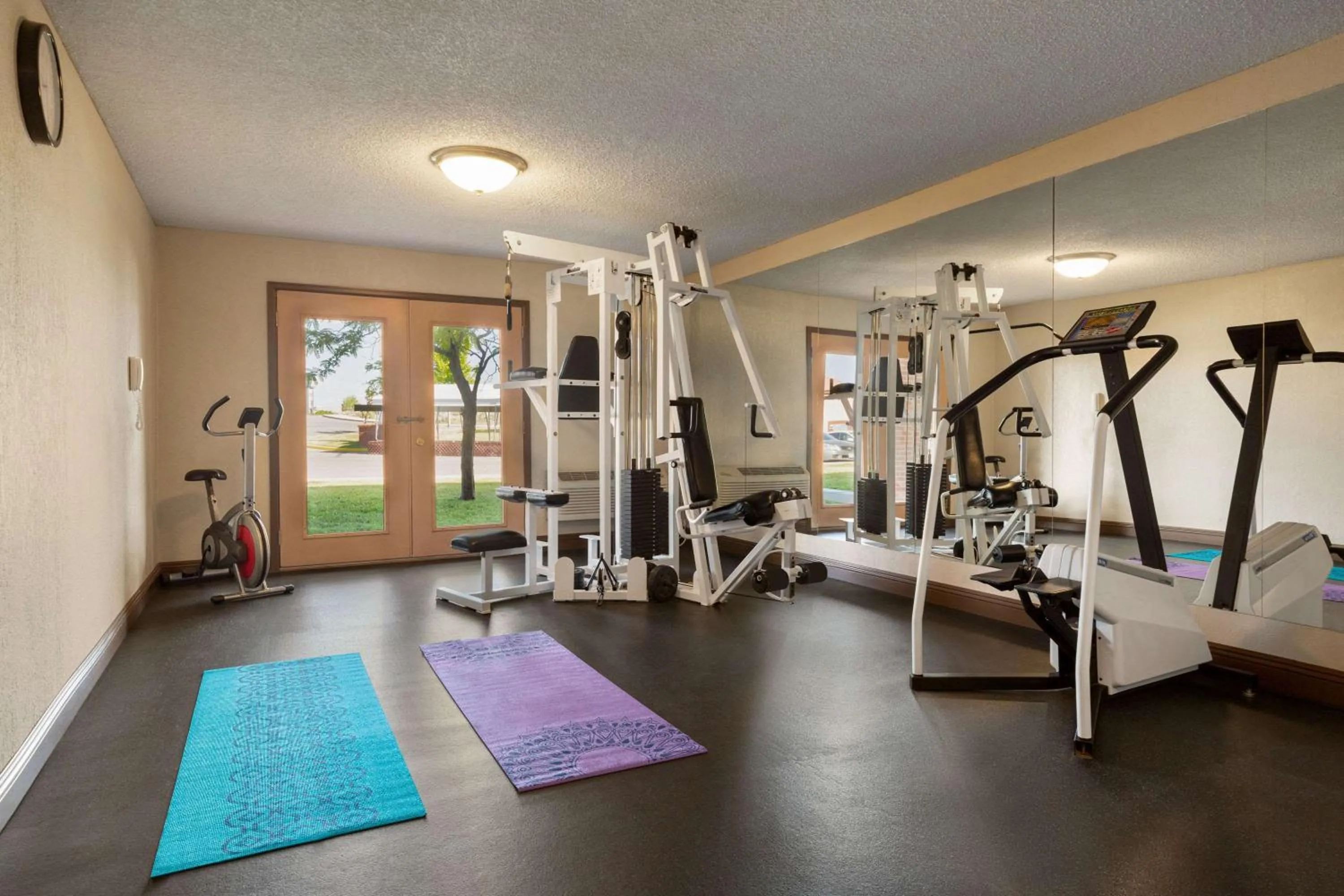 Lounge or bar in Baymont by Wyndham Cortez