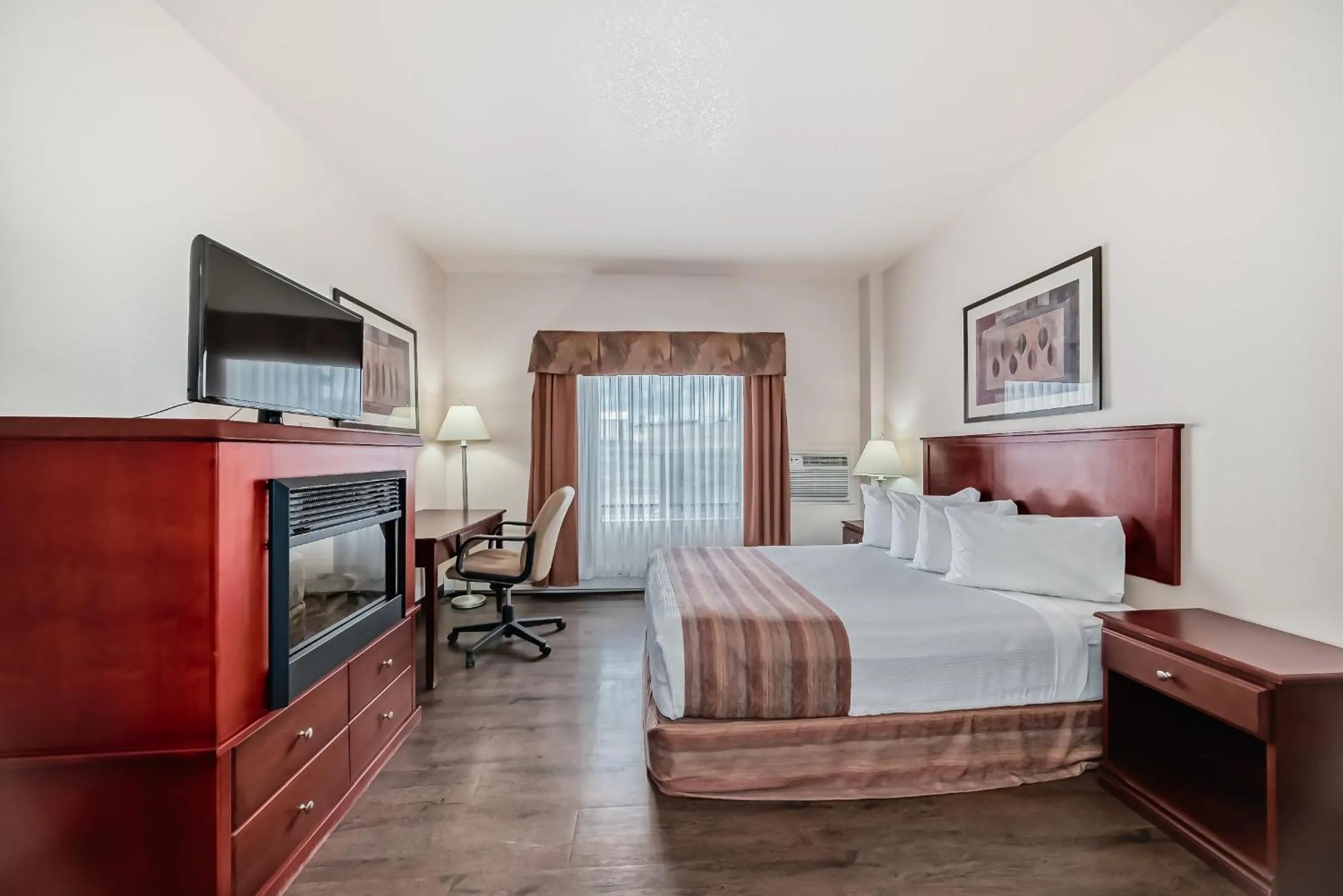Bed in Grande Cache Inn & Suites