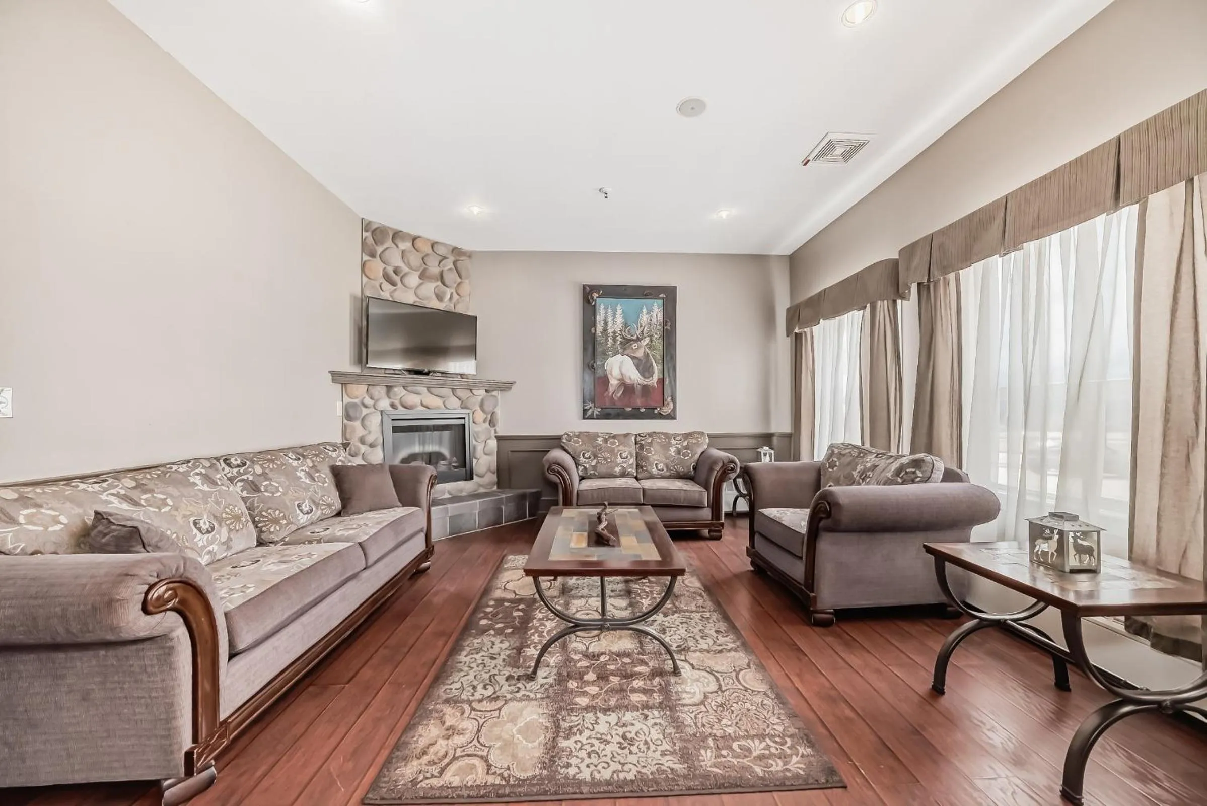 Lobby or reception in Grande Cache Inn & Suites