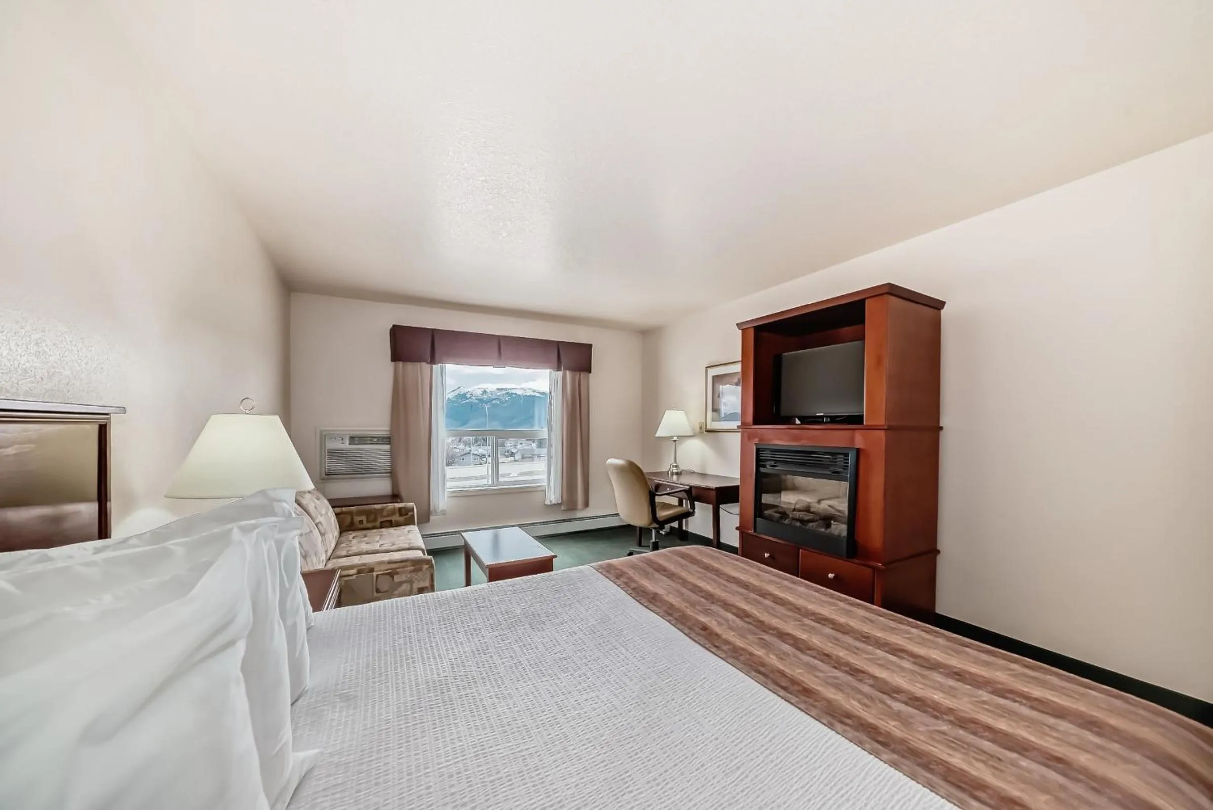 Bed in Grande Cache Inn & Suites
