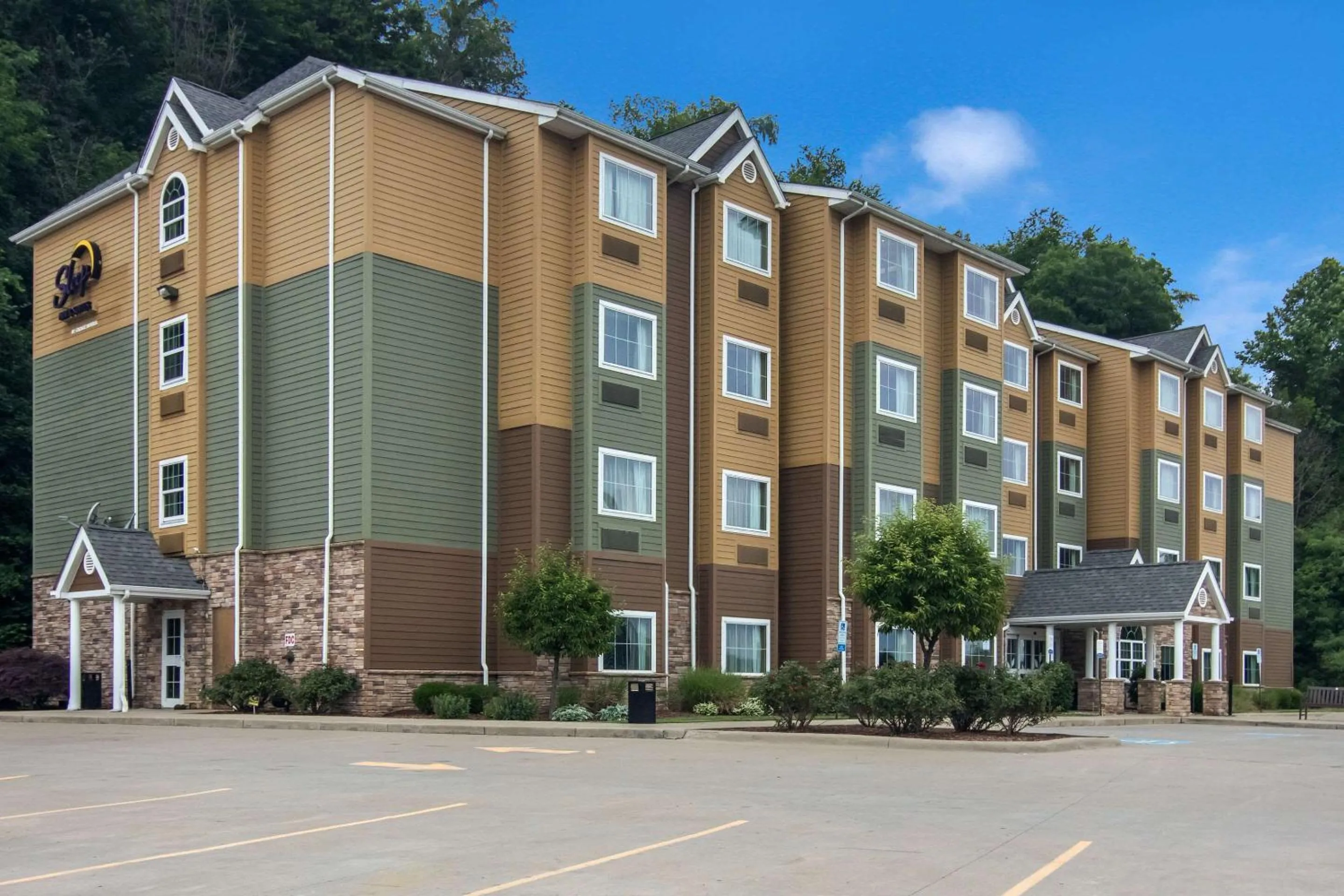 Property Building in Sleep Inn & Suites Steubenville at the University