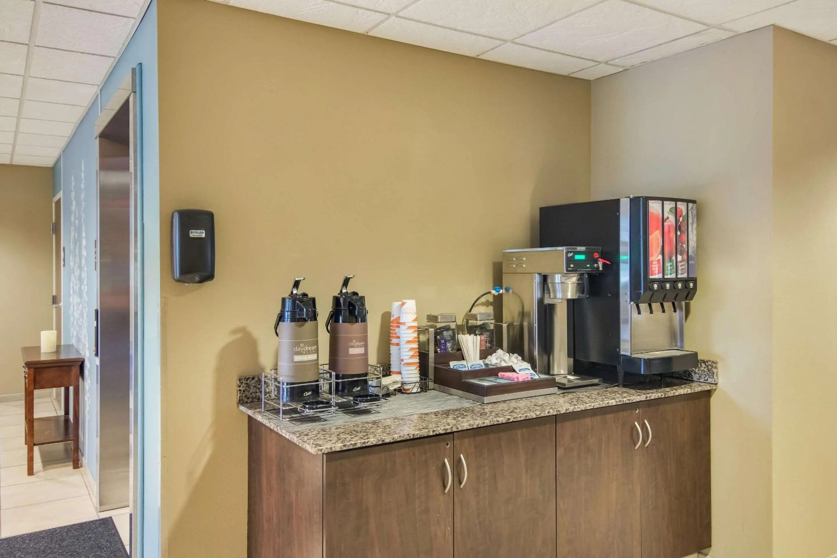 Breakfast in Sleep Inn & Suites Steubenville at the University