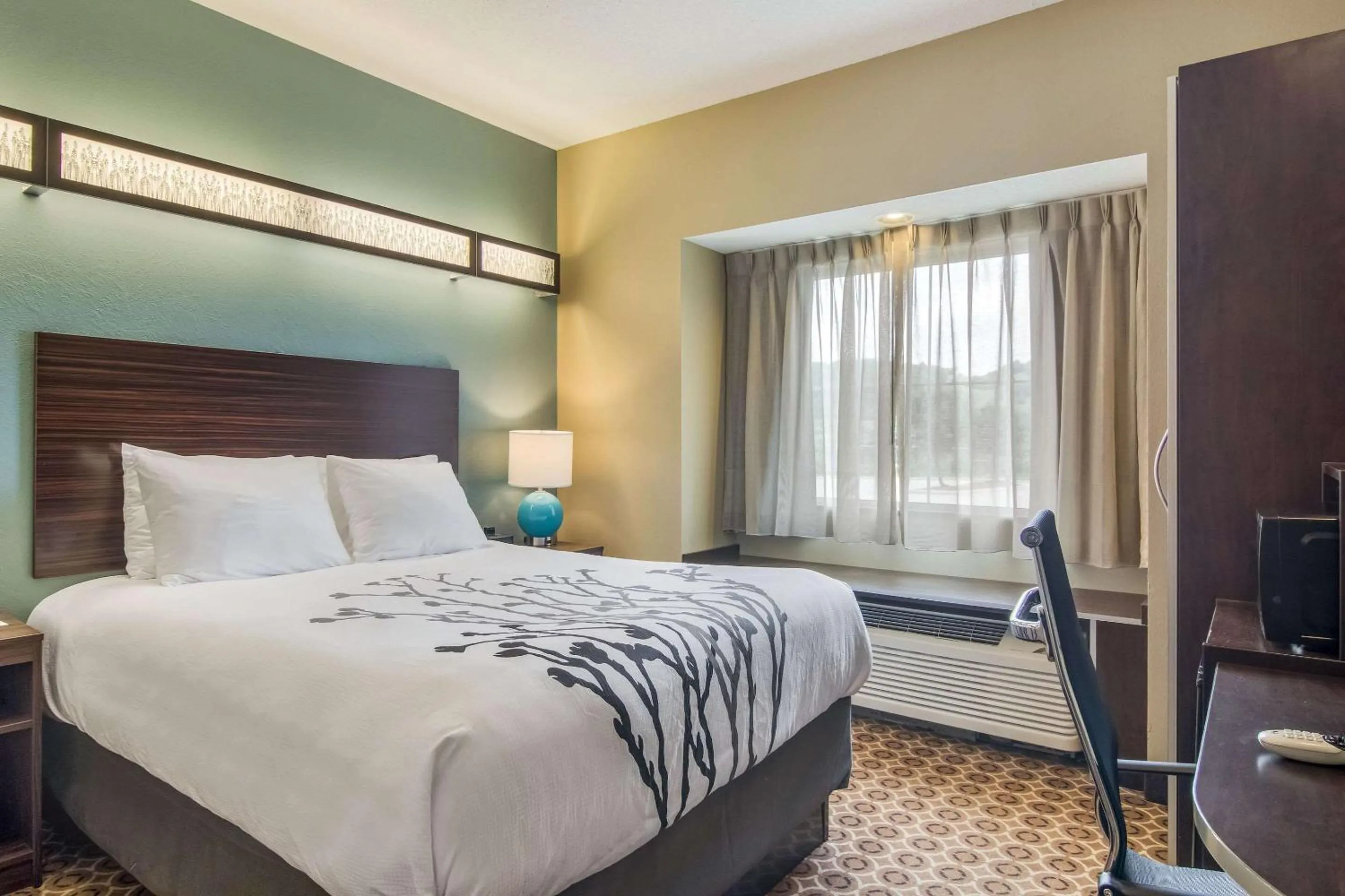 Bedroom in Sleep Inn & Suites Steubenville at the University