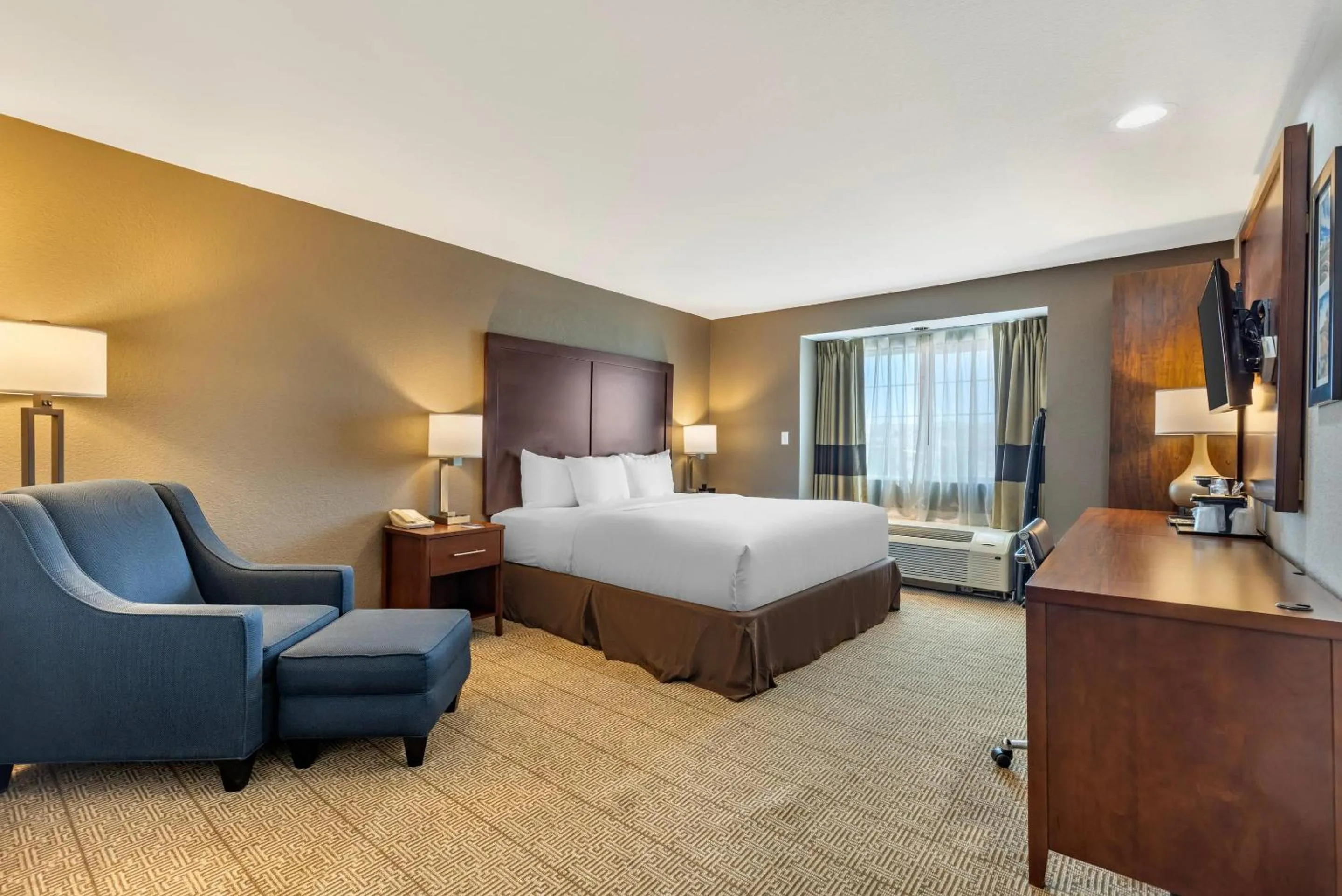 Bedroom, Bed in Comfort Inn & Suites Aztec - Farmington Area