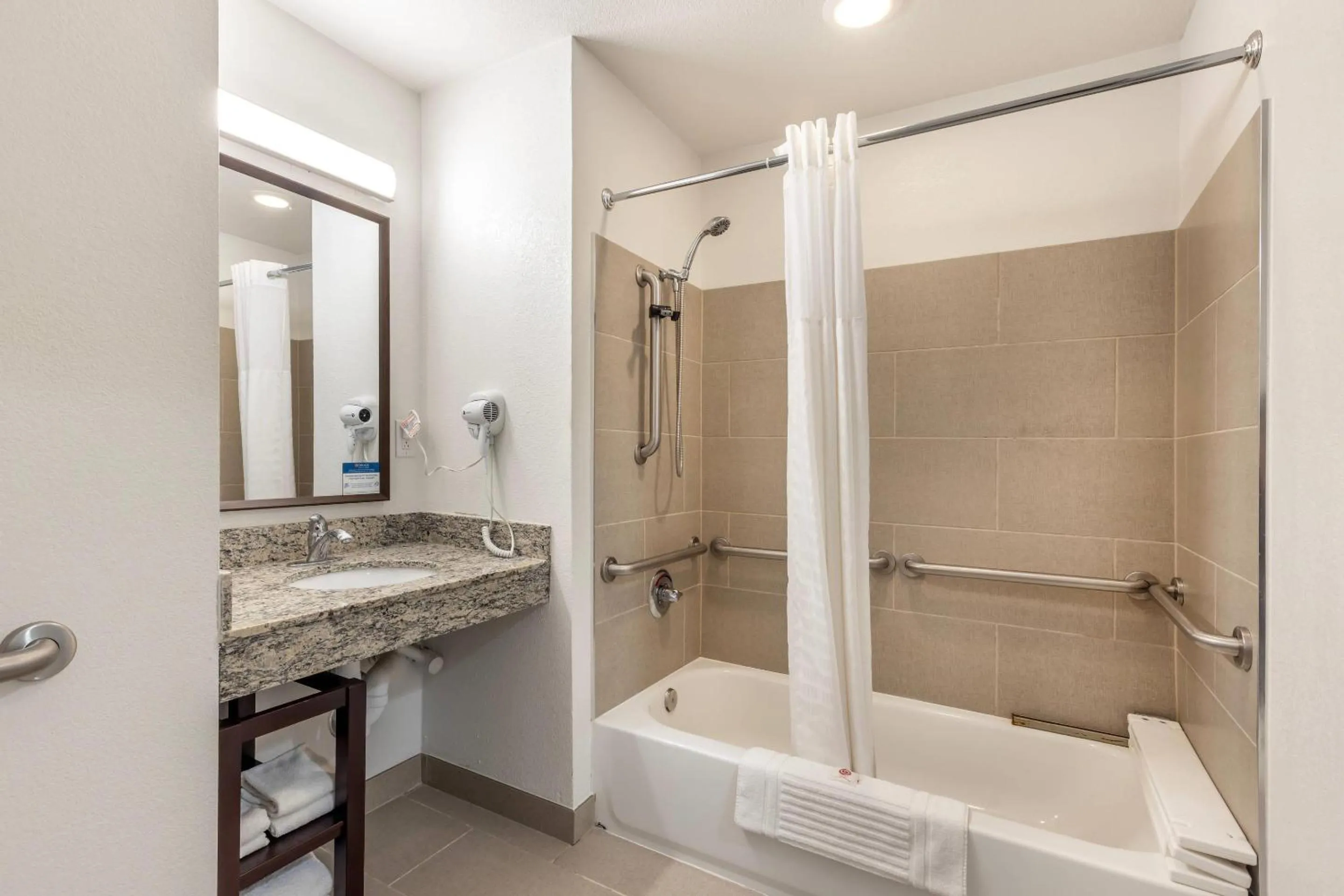 Bedroom in Comfort Inn & Suites Aztec - Farmington Area