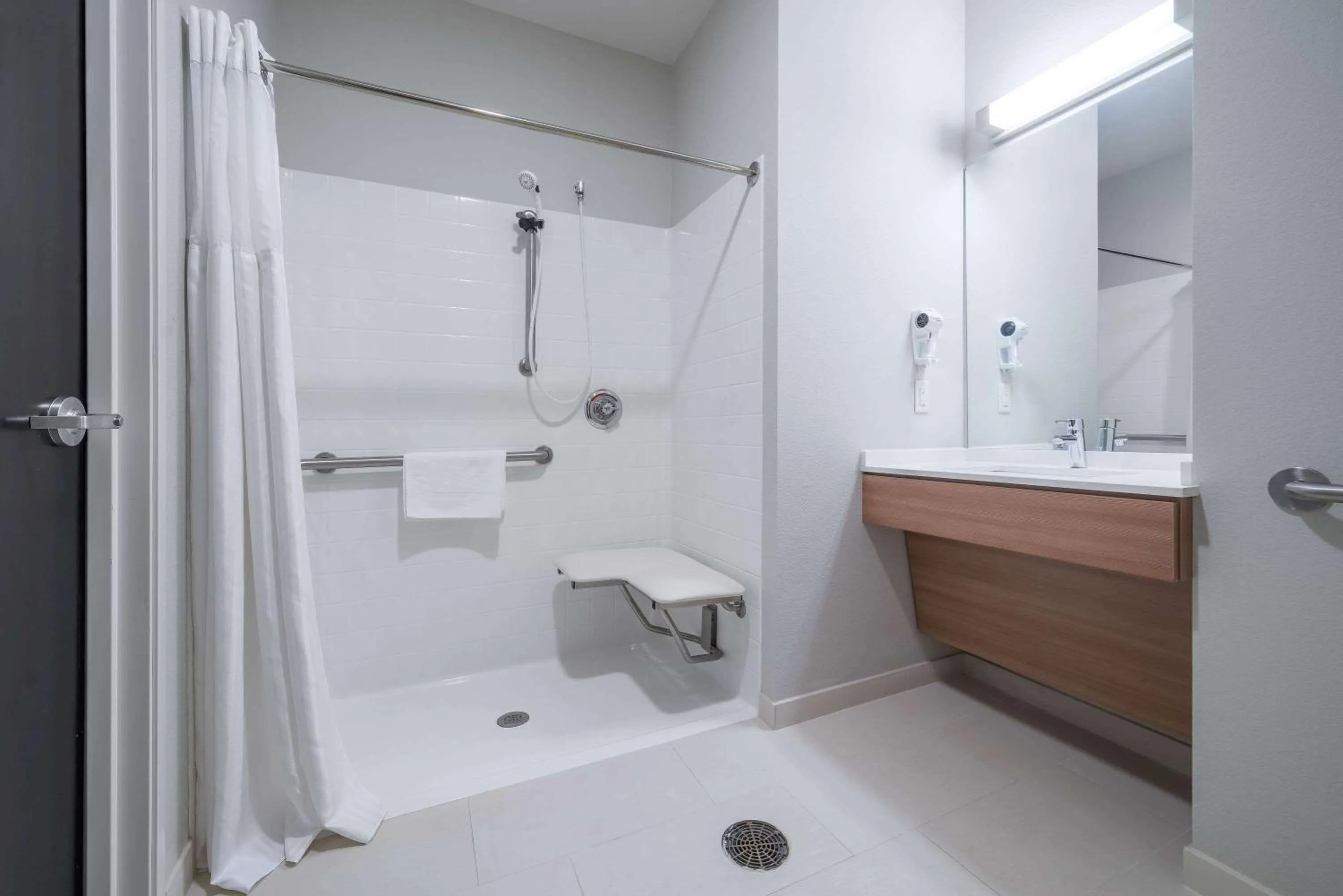 Bathroom in Microtel Inn & Suites By Wyndham Moorhead Fargo Area