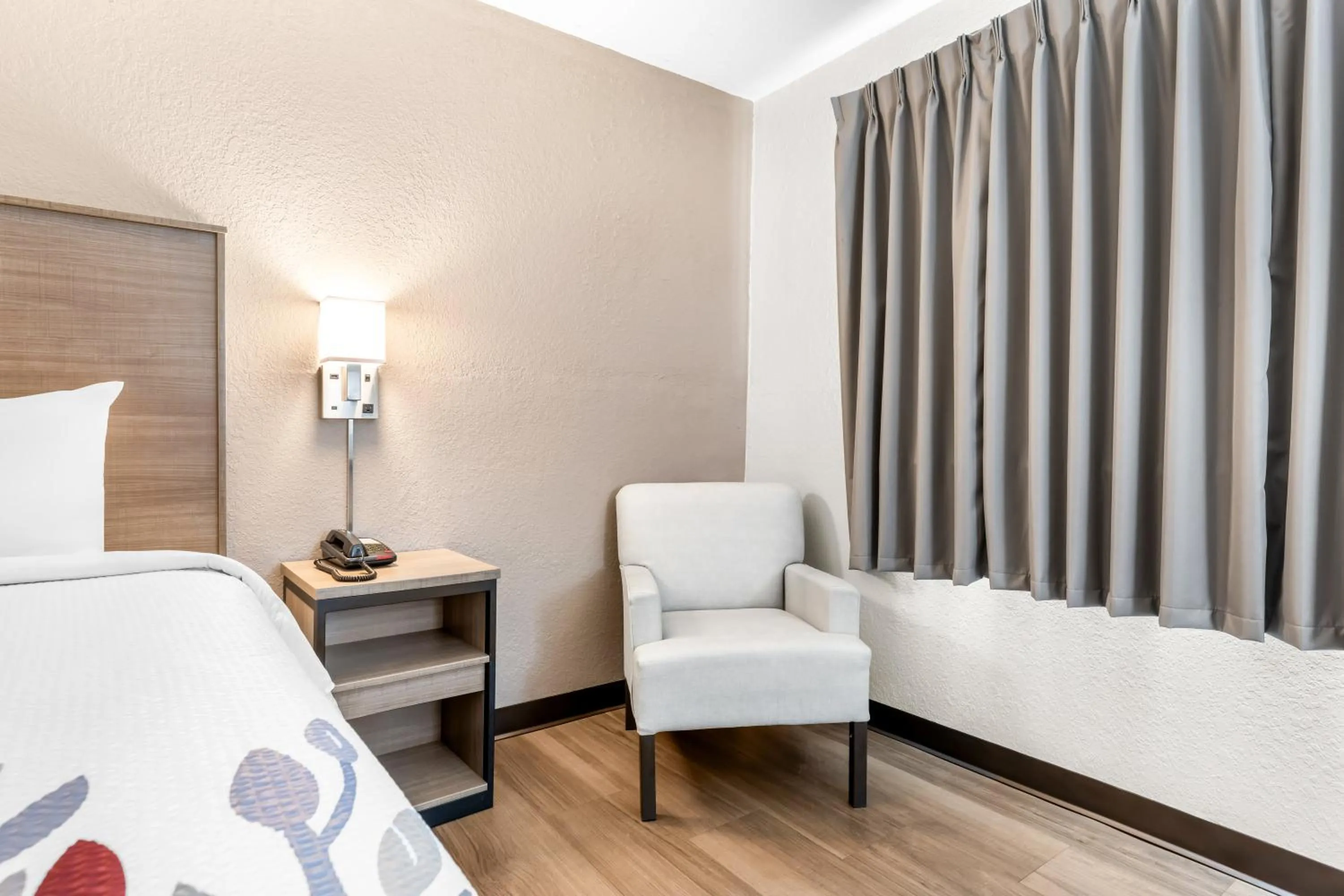 Photo of the whole room, Bed in Red Roof Inn Huntsville, AL