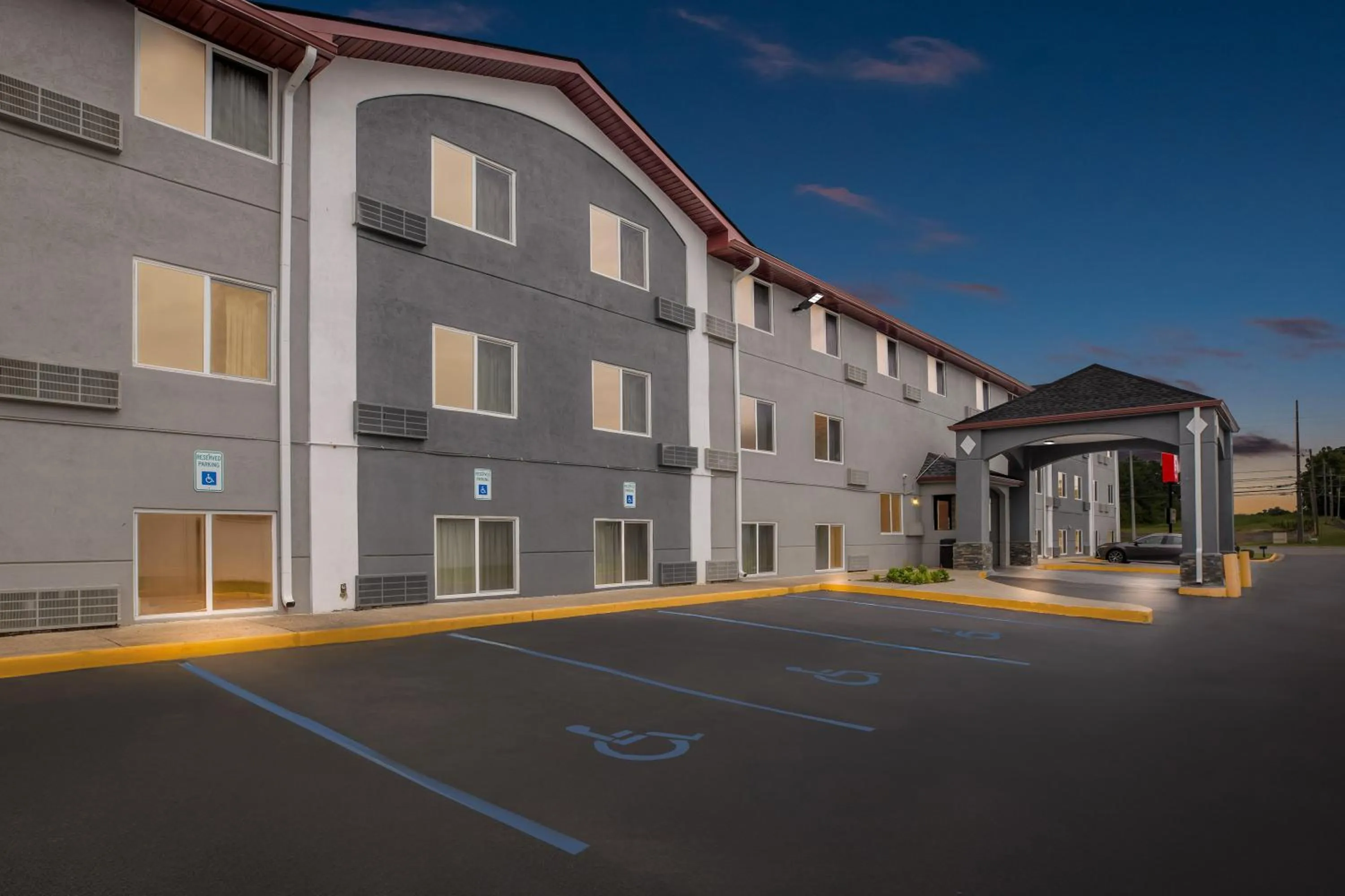 Facade/entrance in Red Roof Inn Huntsville, AL
