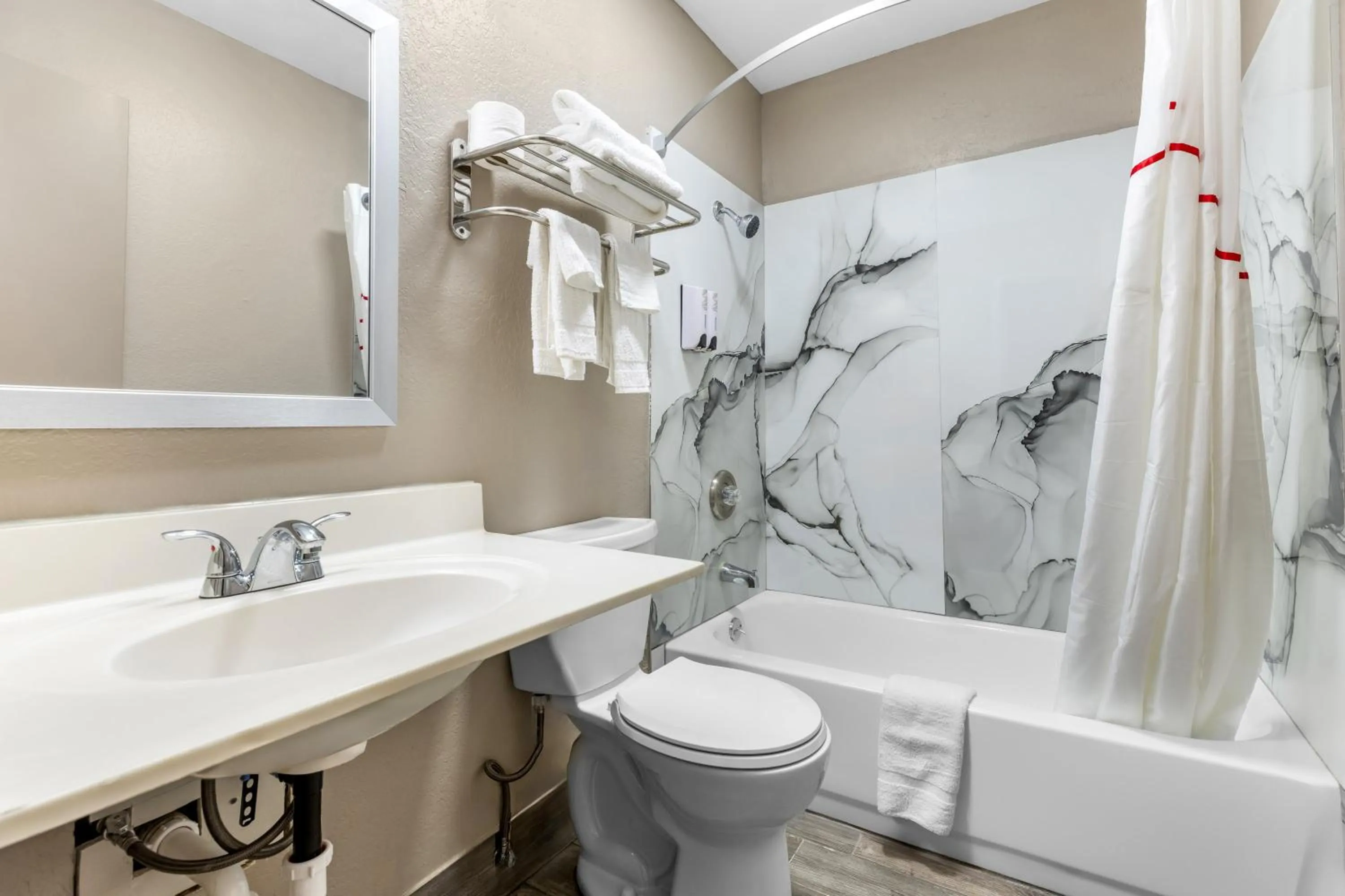 Bathroom in Red Roof Inn Huntsville, AL