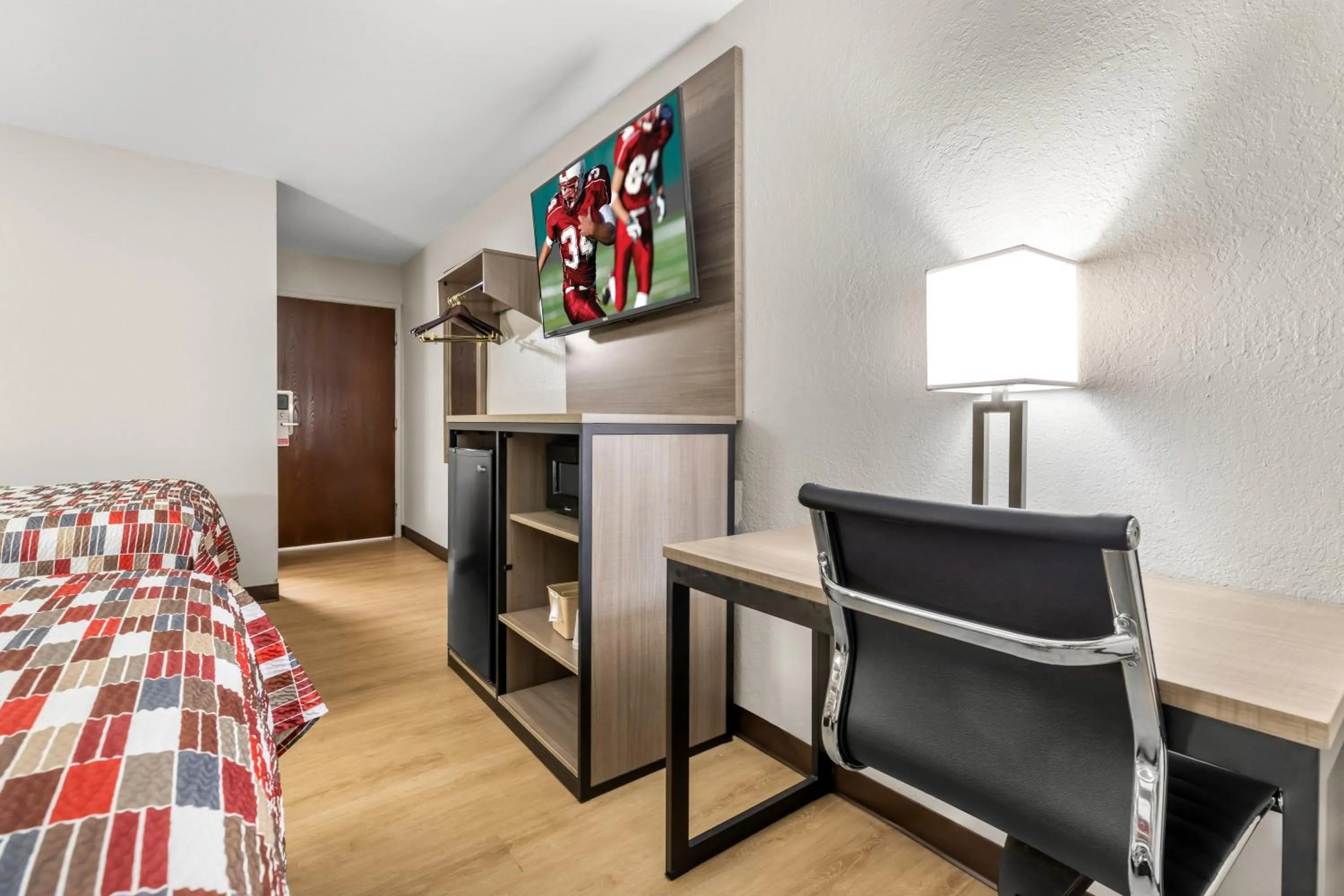 Photo of the whole room, Bed in Red Roof Inn Huntsville, AL