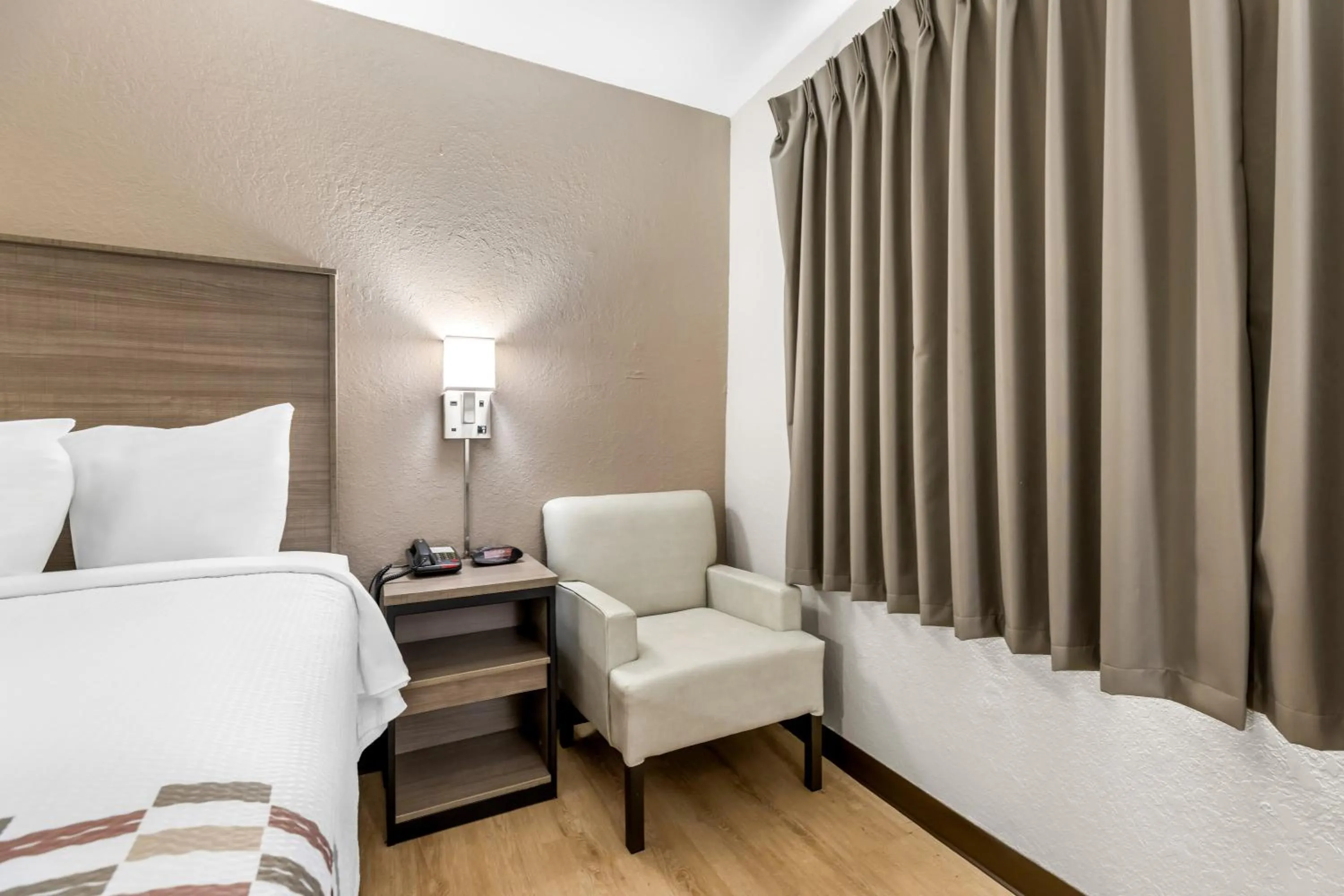 Photo of the whole room, Bed in Red Roof Inn Huntsville, AL