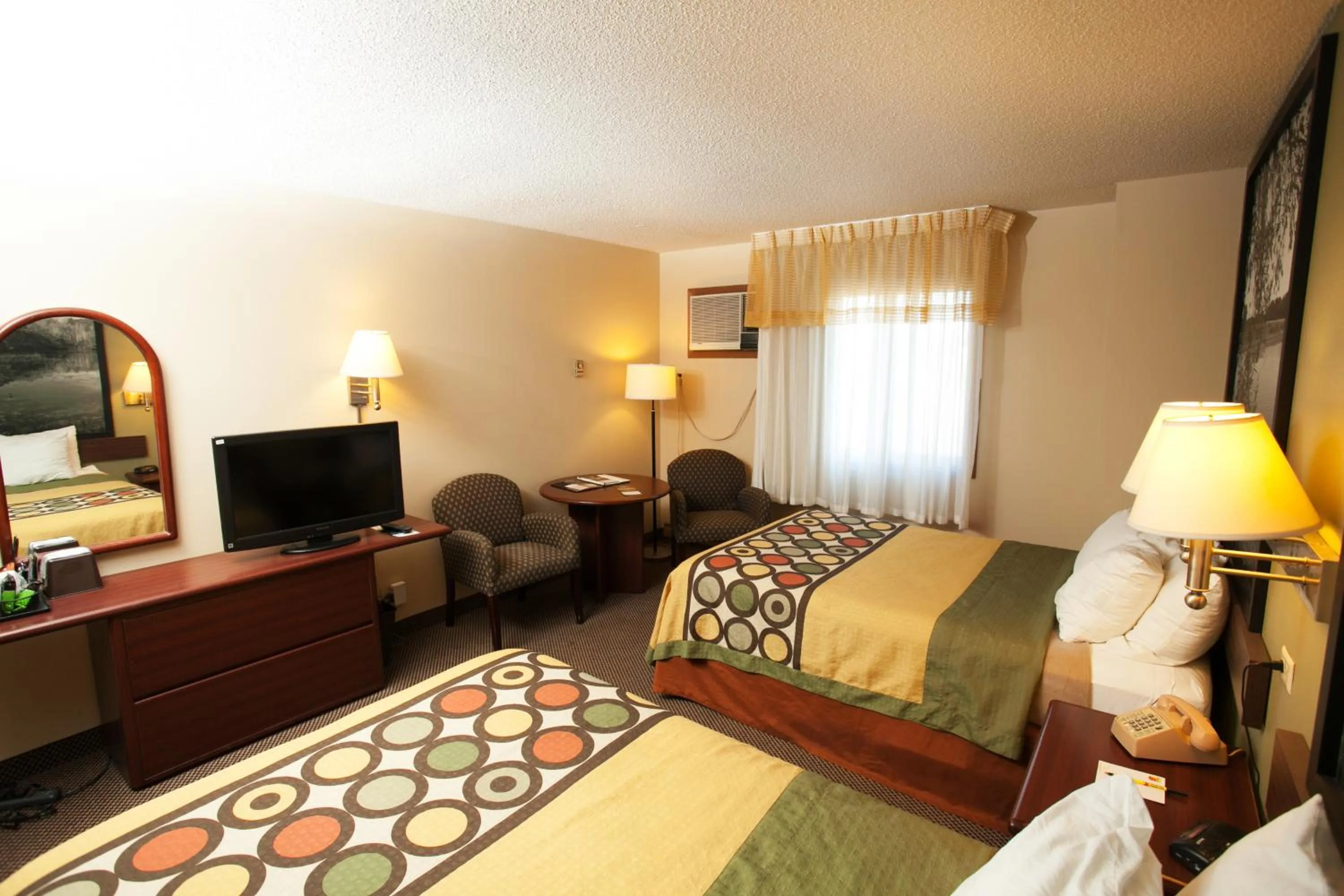 Photo of the whole room, Bed in Super 8 by Wyndham Fairmont