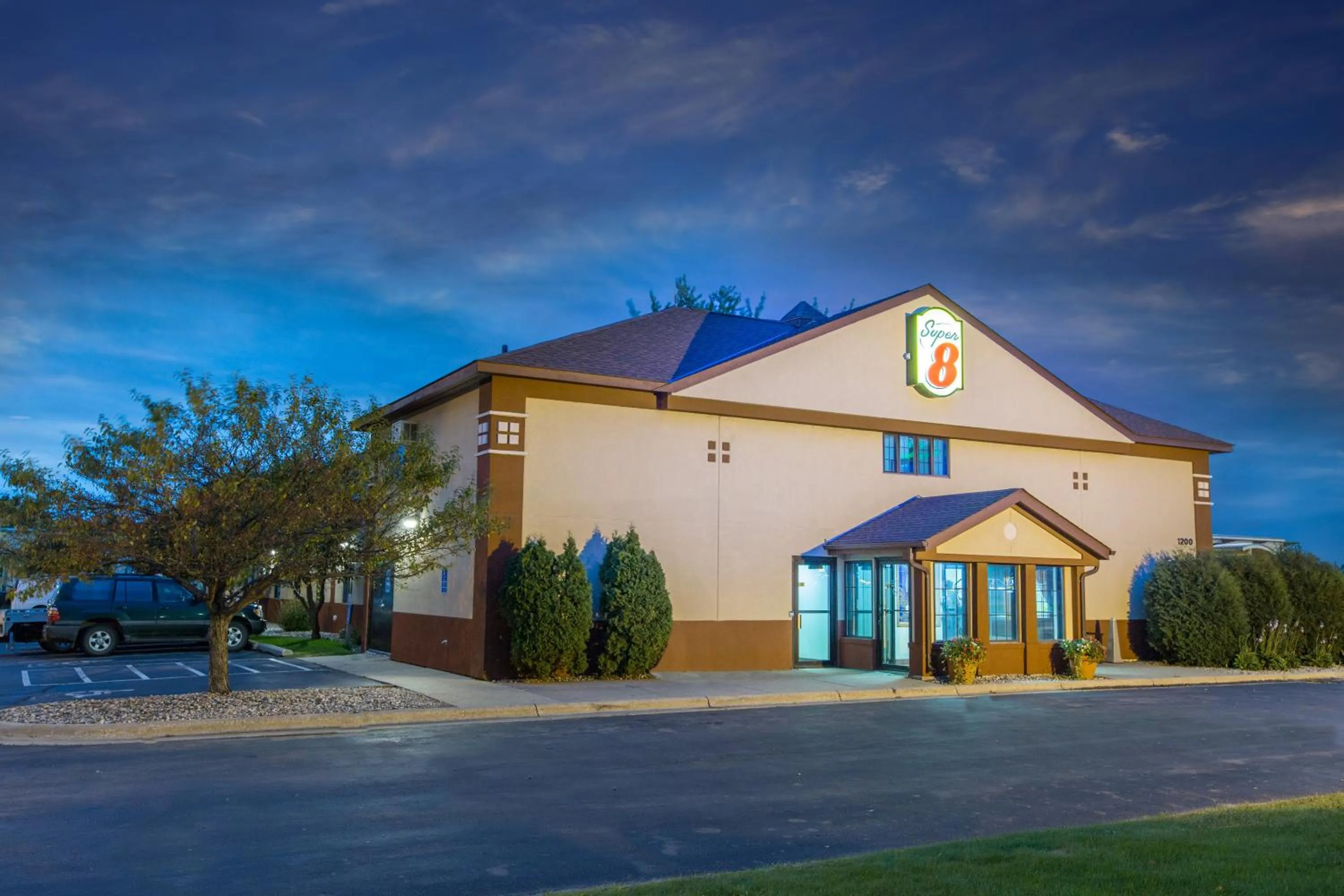 Facade/entrance in Super 8 by Wyndham Fairmont