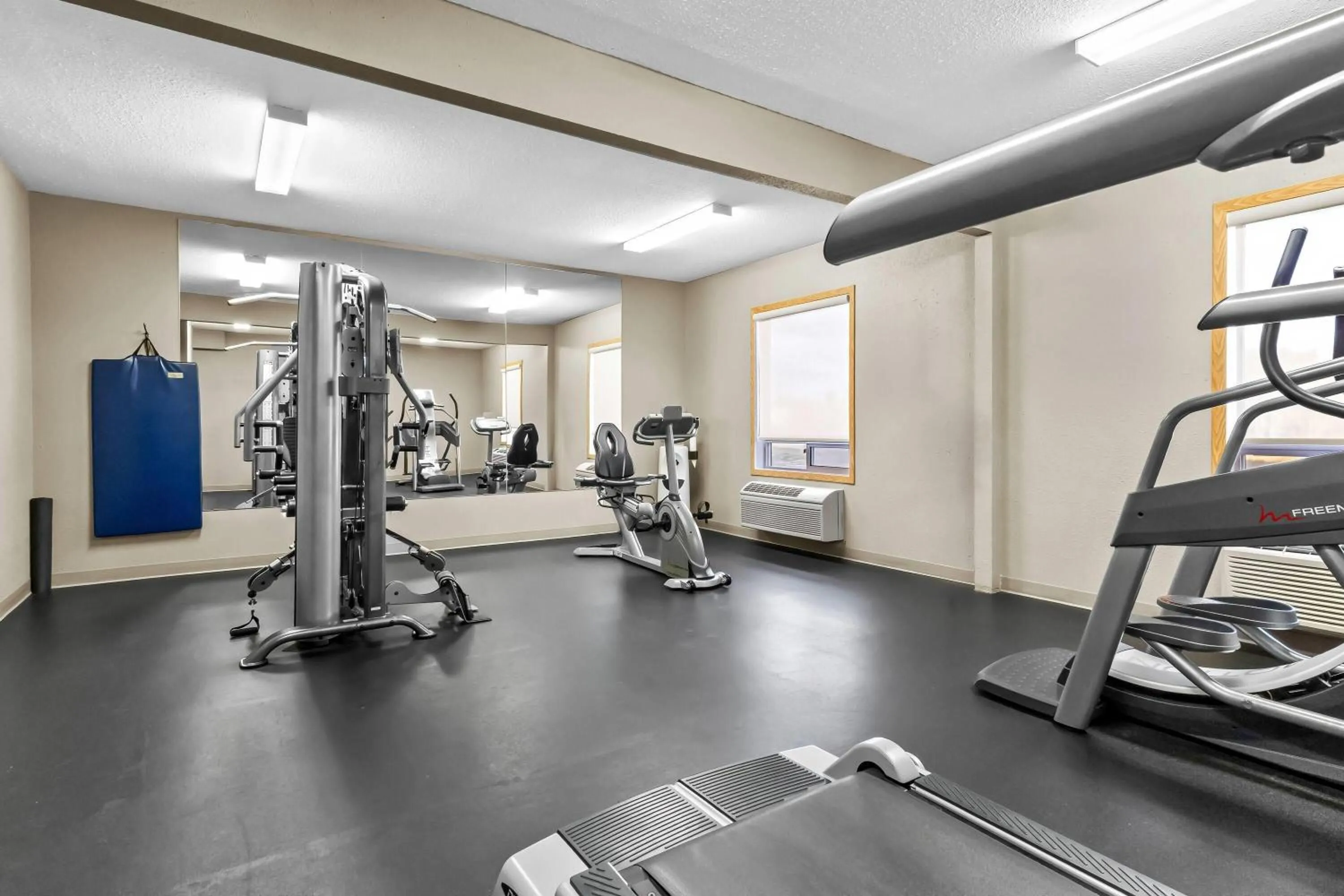 Fitness centre/facilities in Super 8 by Wyndham Prince Albert