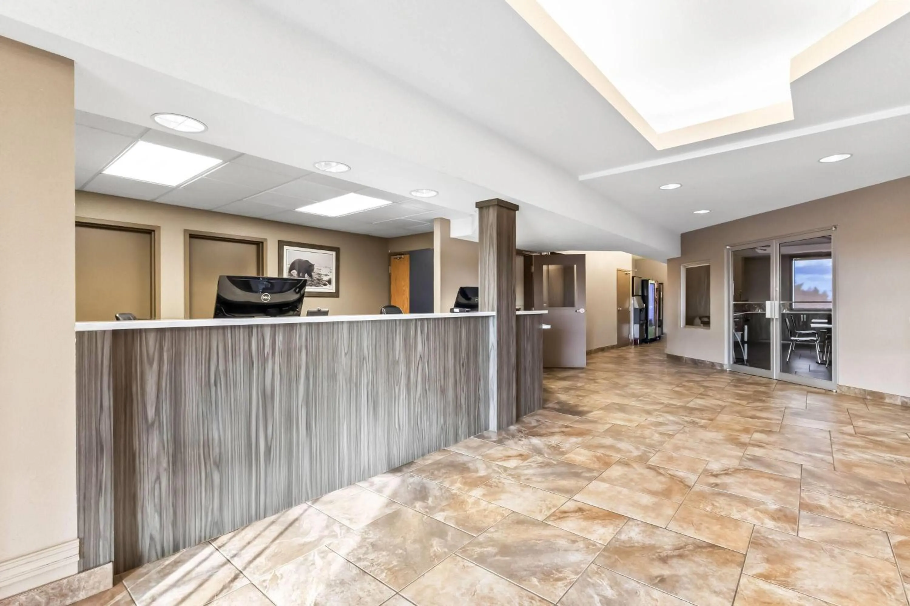 Lobby or reception in Super 8 by Wyndham Prince Albert