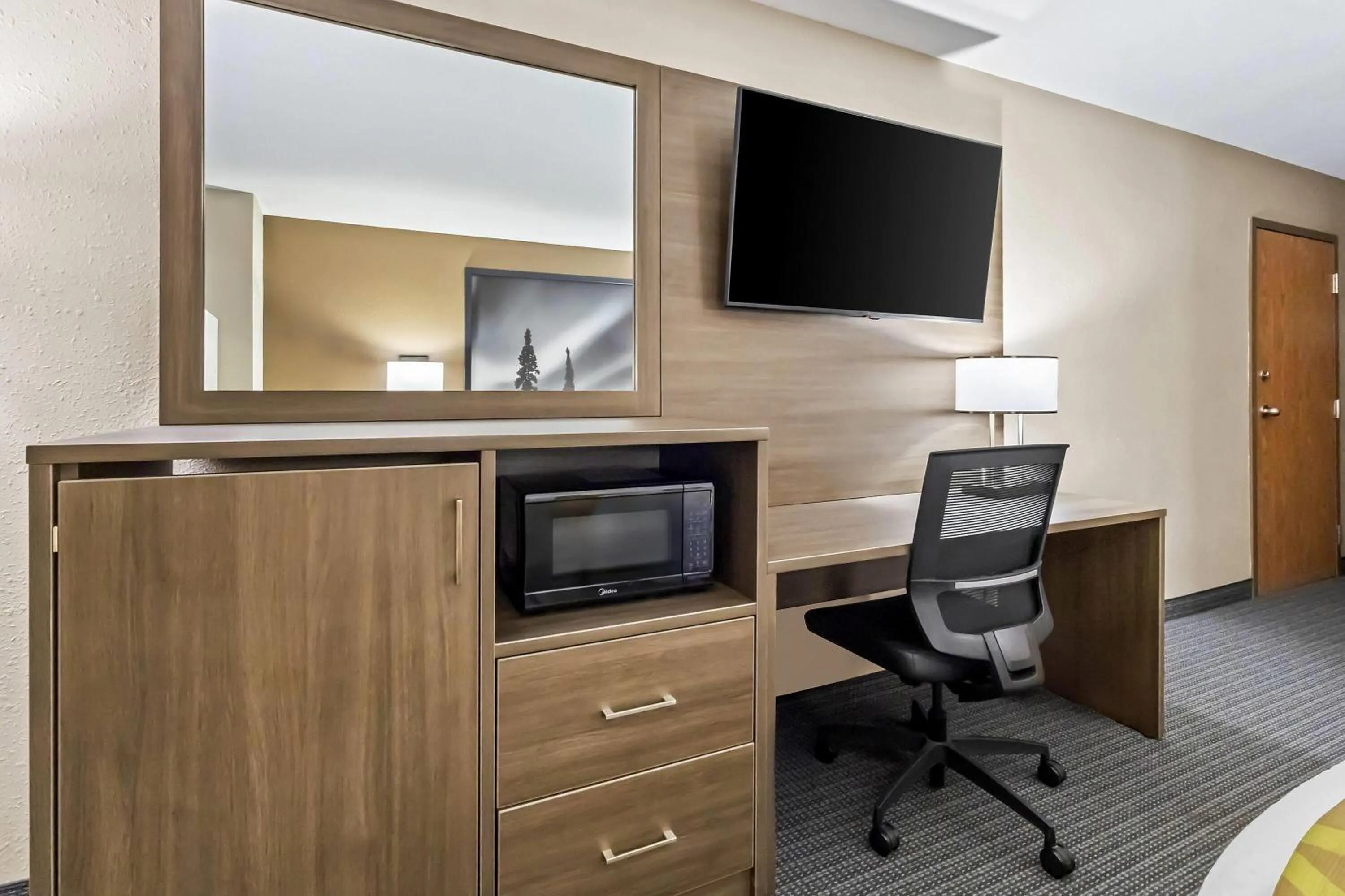 Bed in Super 8 by Wyndham Prince Albert