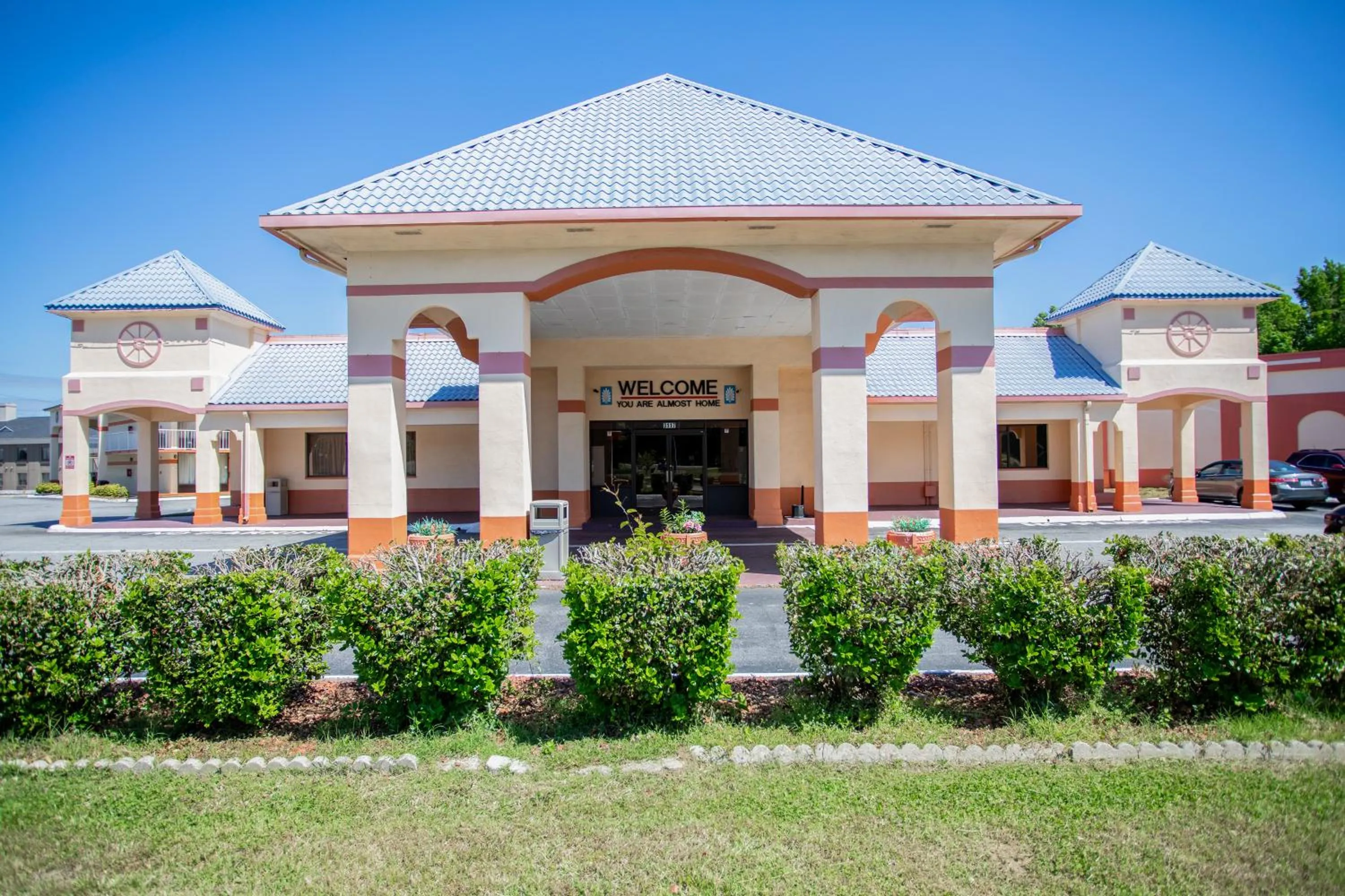 Property building in OYO hotel Greensboro east I 40