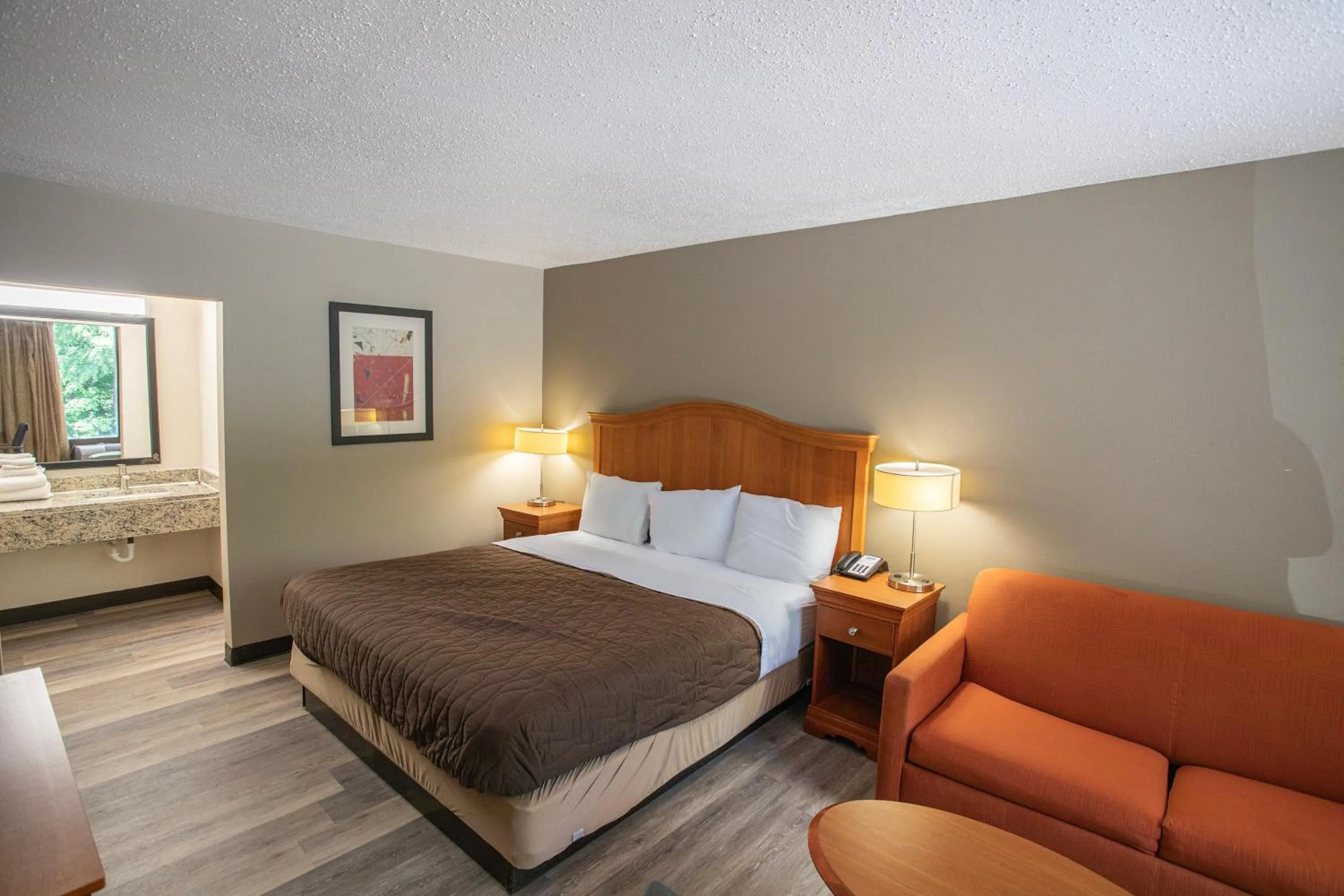 Bedroom, Bed in OYO hotel Greensboro east I 40