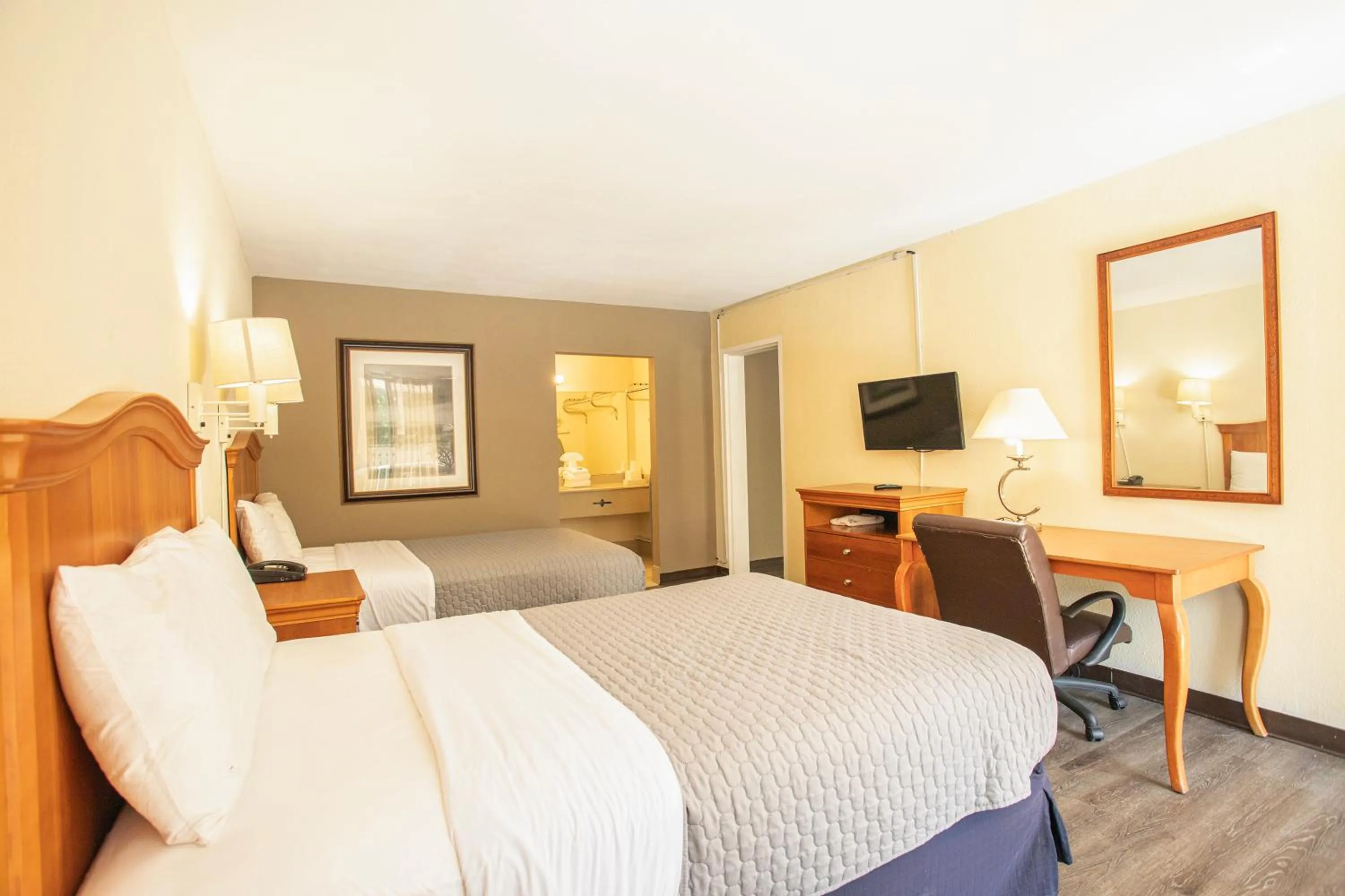 Bedroom, Bed in OYO hotel Greensboro east I 40