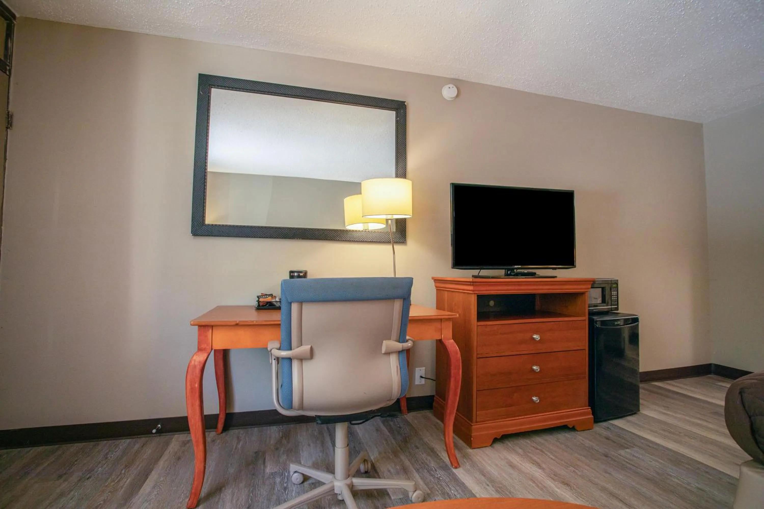 Bedroom in OYO hotel Greensboro east I 40