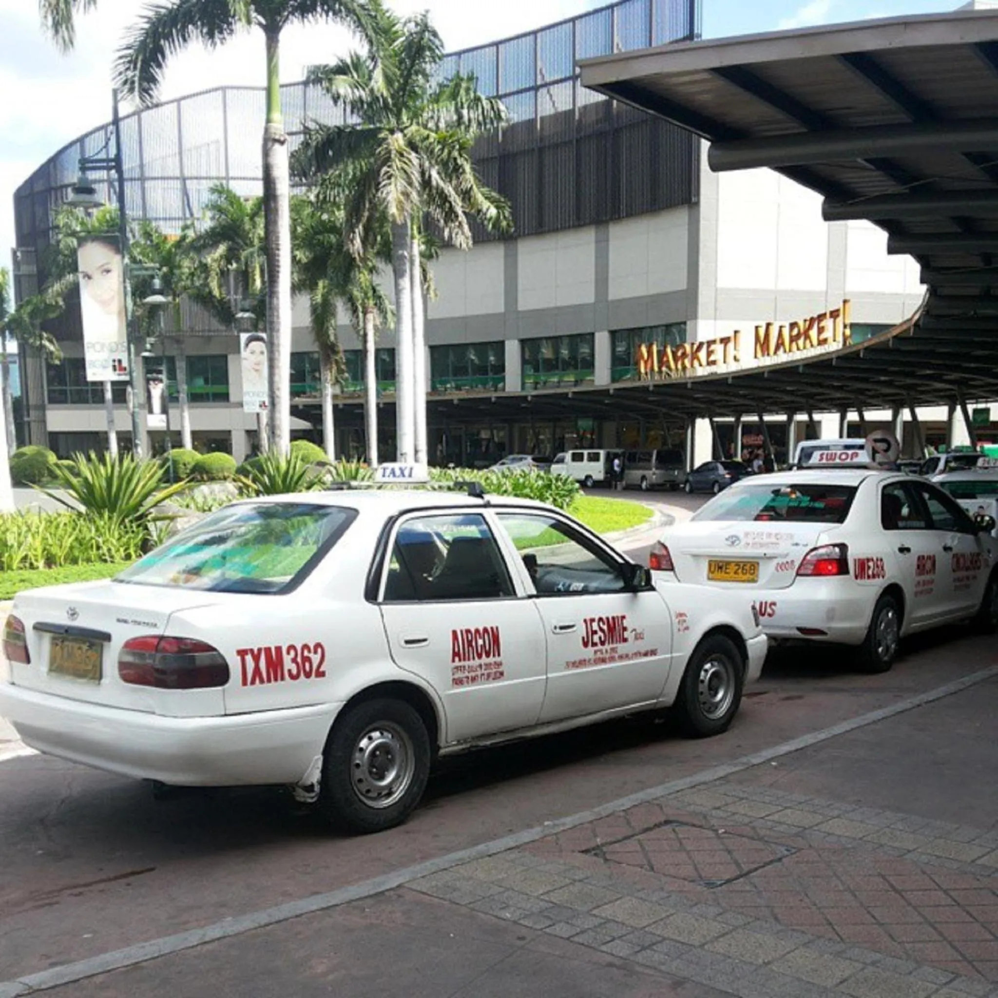 Shopping Area in Avant Apartments at The Fort
