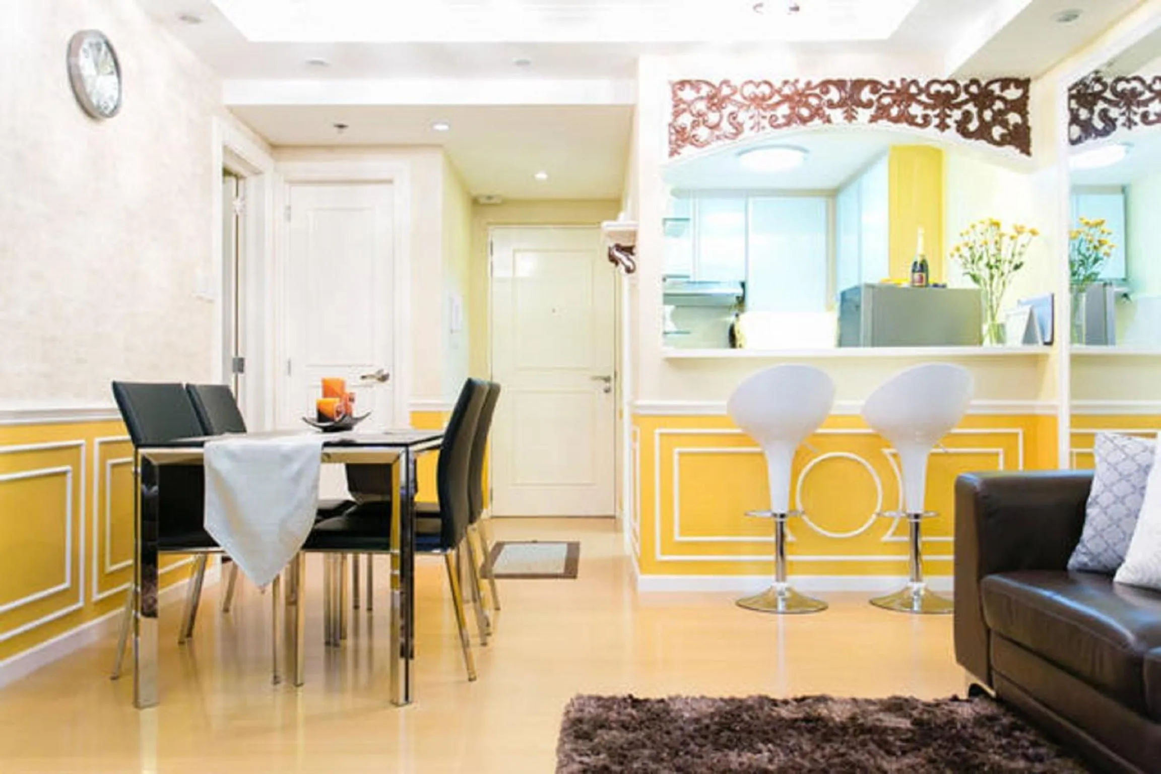 Dining area in Avant Apartments at The Fort