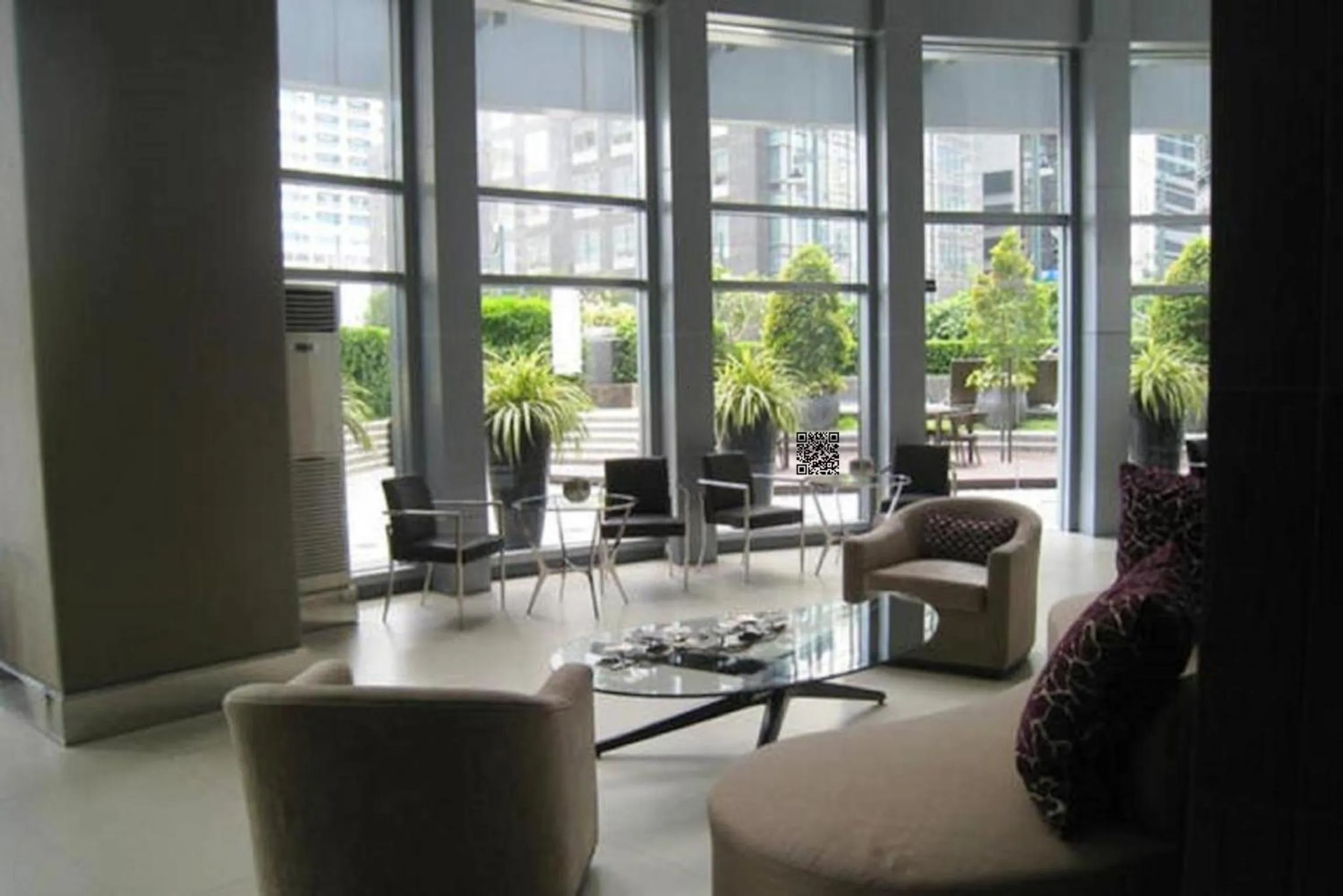 Seating area in Avant Apartments at The Fort