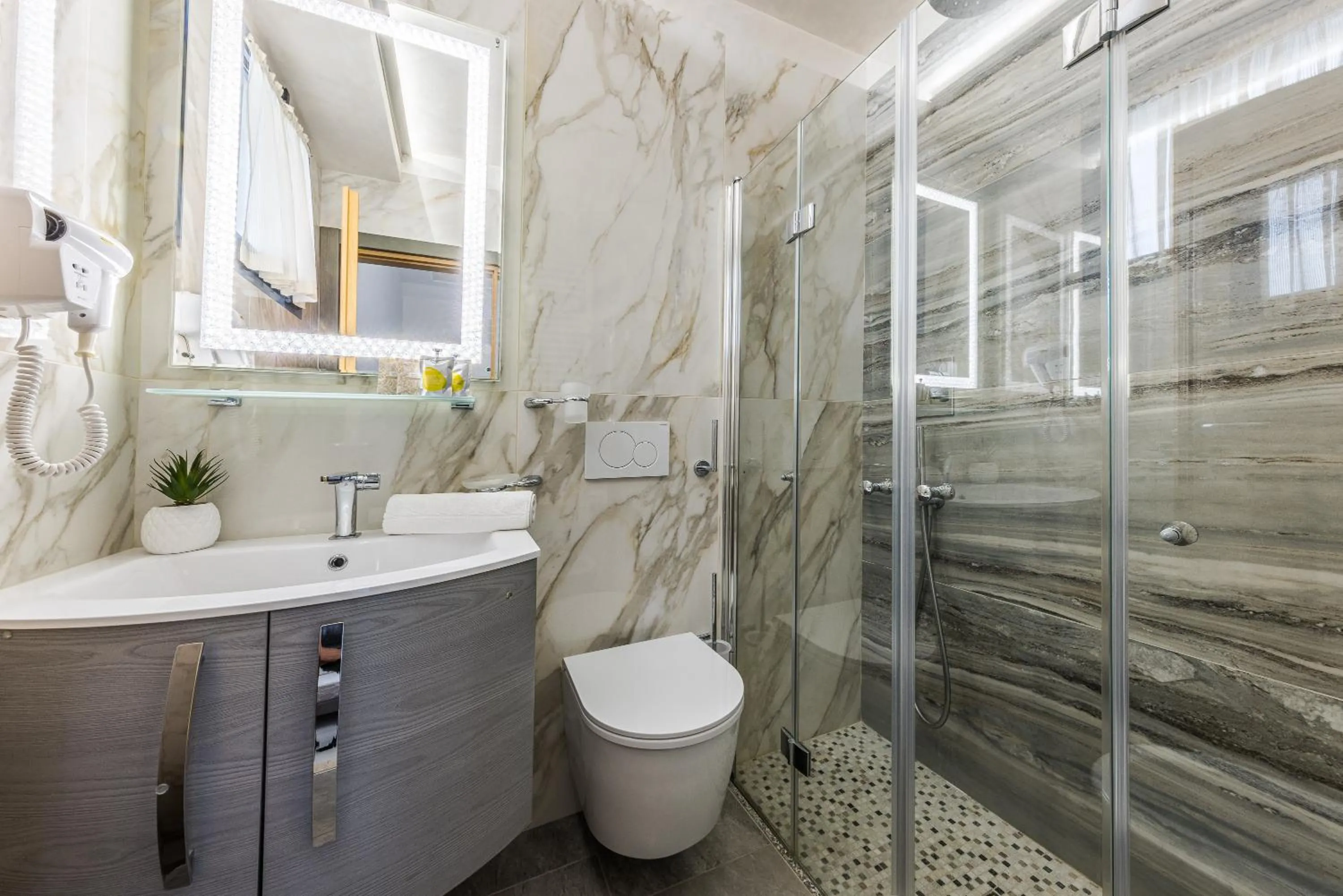 Shower in Royal Boutique Hotel