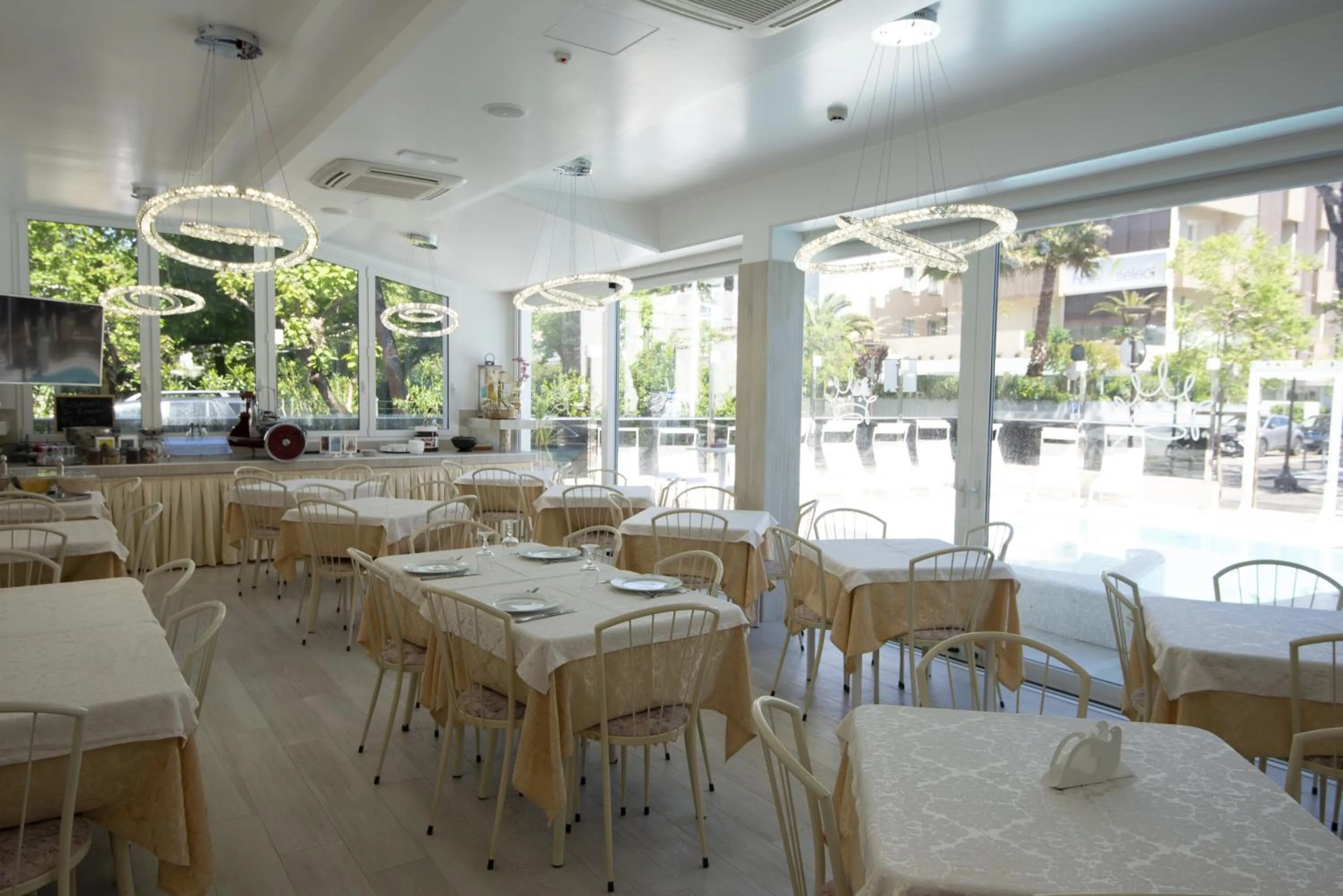 Restaurant/places to eat in Royal Boutique Hotel