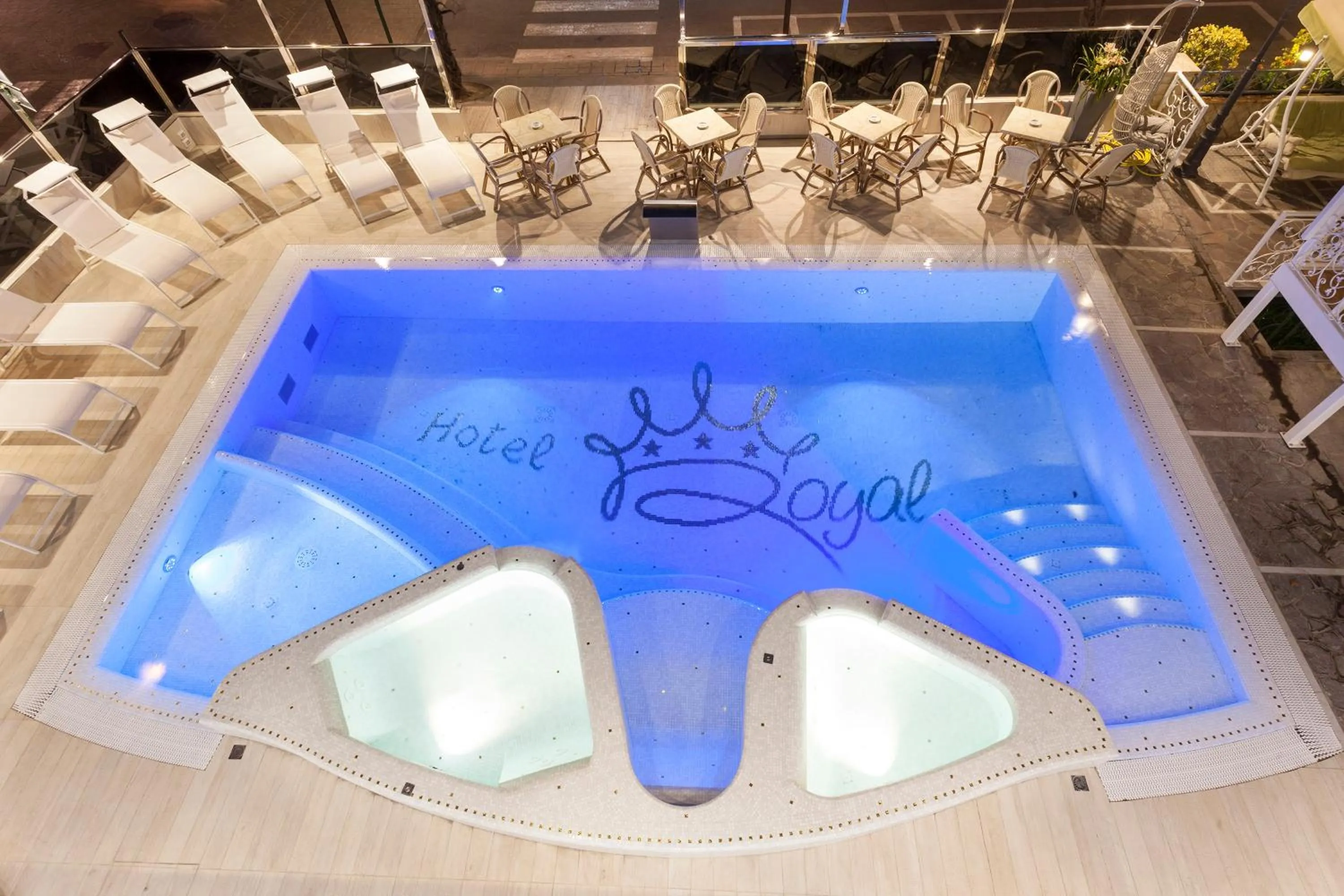 Swimming pool in Royal Boutique Hotel