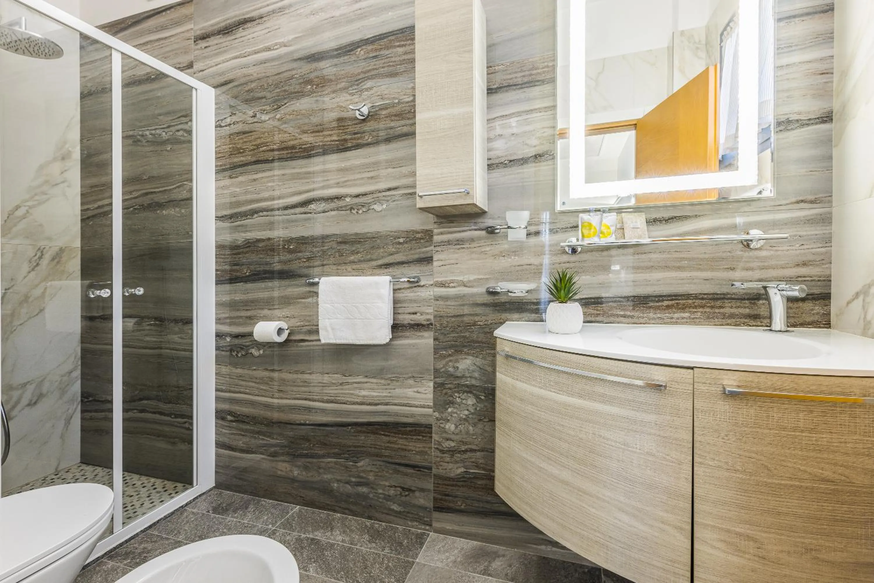 Shower in Royal Boutique Hotel