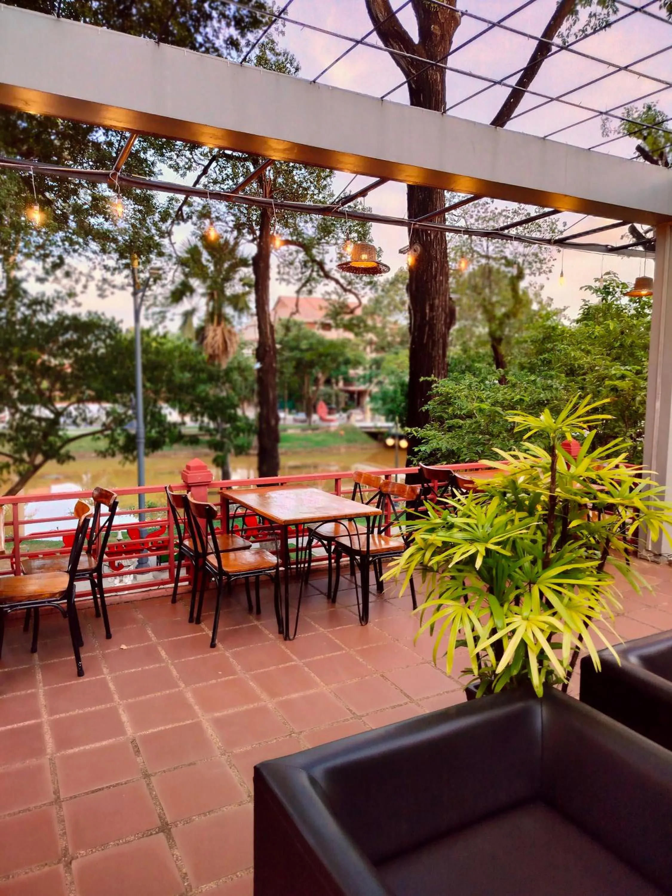 Lounge or bar in La Rivière d' Angkor Resort