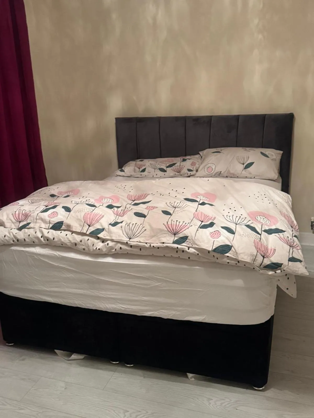 Bedroom, Bed in Komegloba Mega room