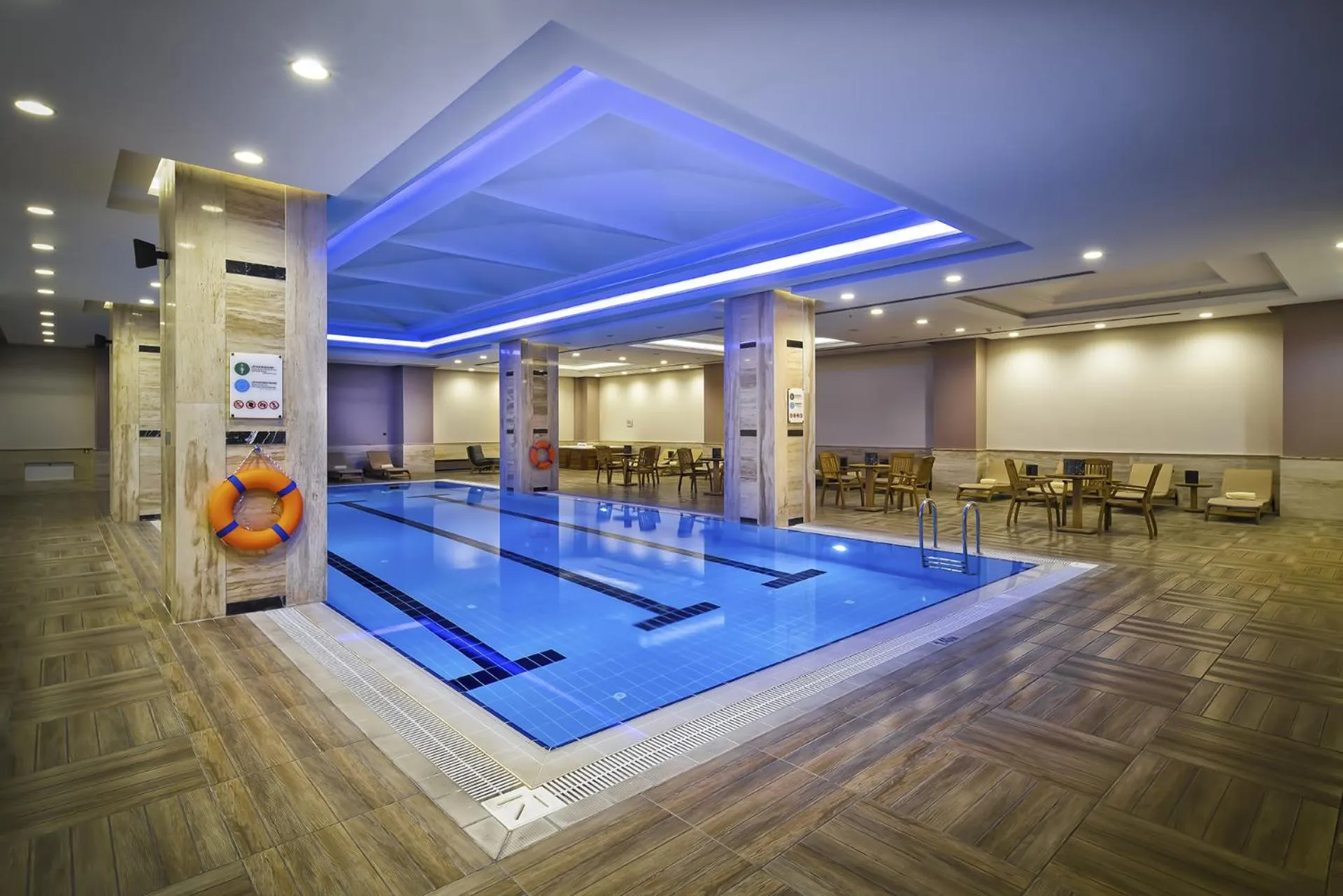 Swimming Pool in Grand Mercure Ankara